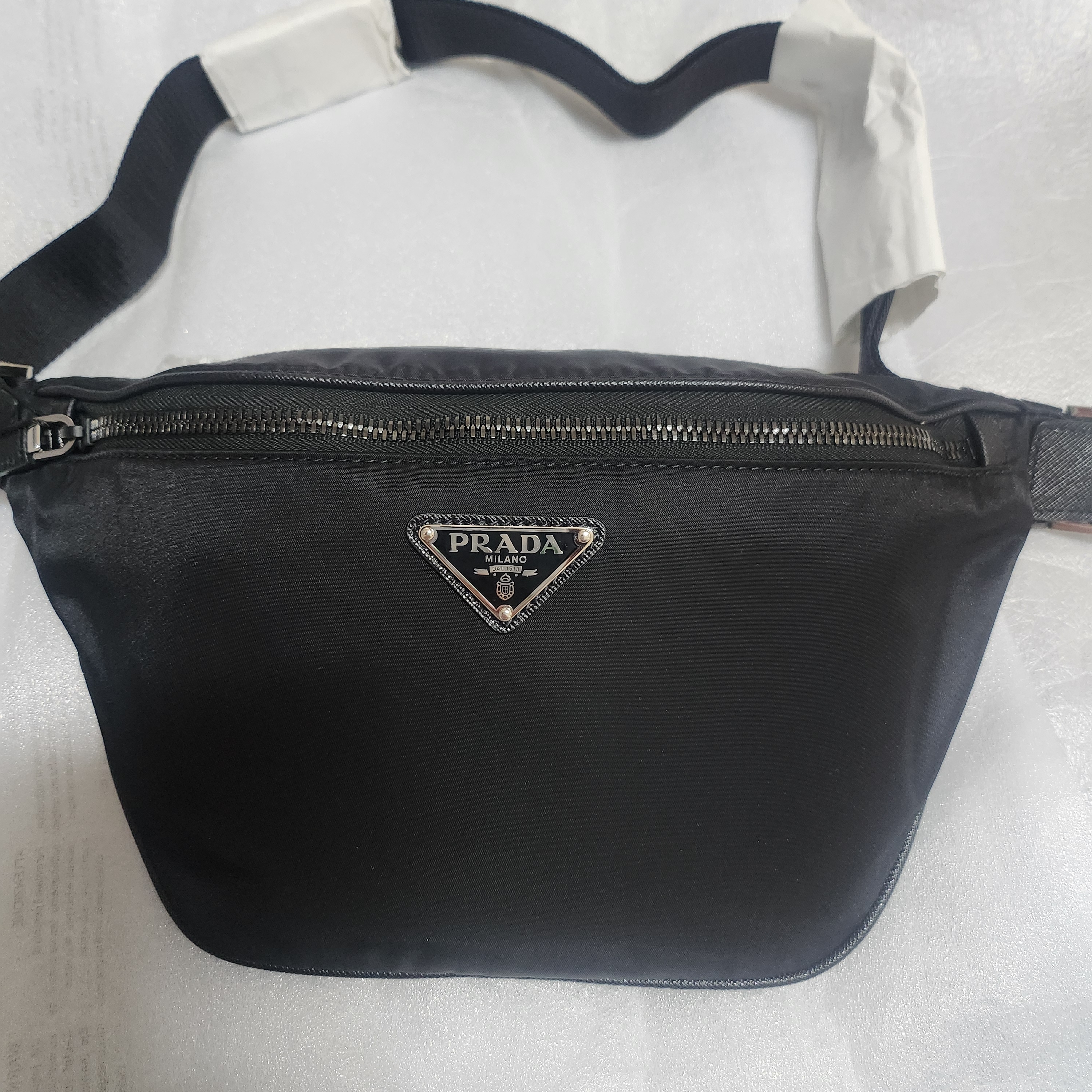 Prada Re-Nylon and Saffiano Leather Belt Bag Black 착용 스타일