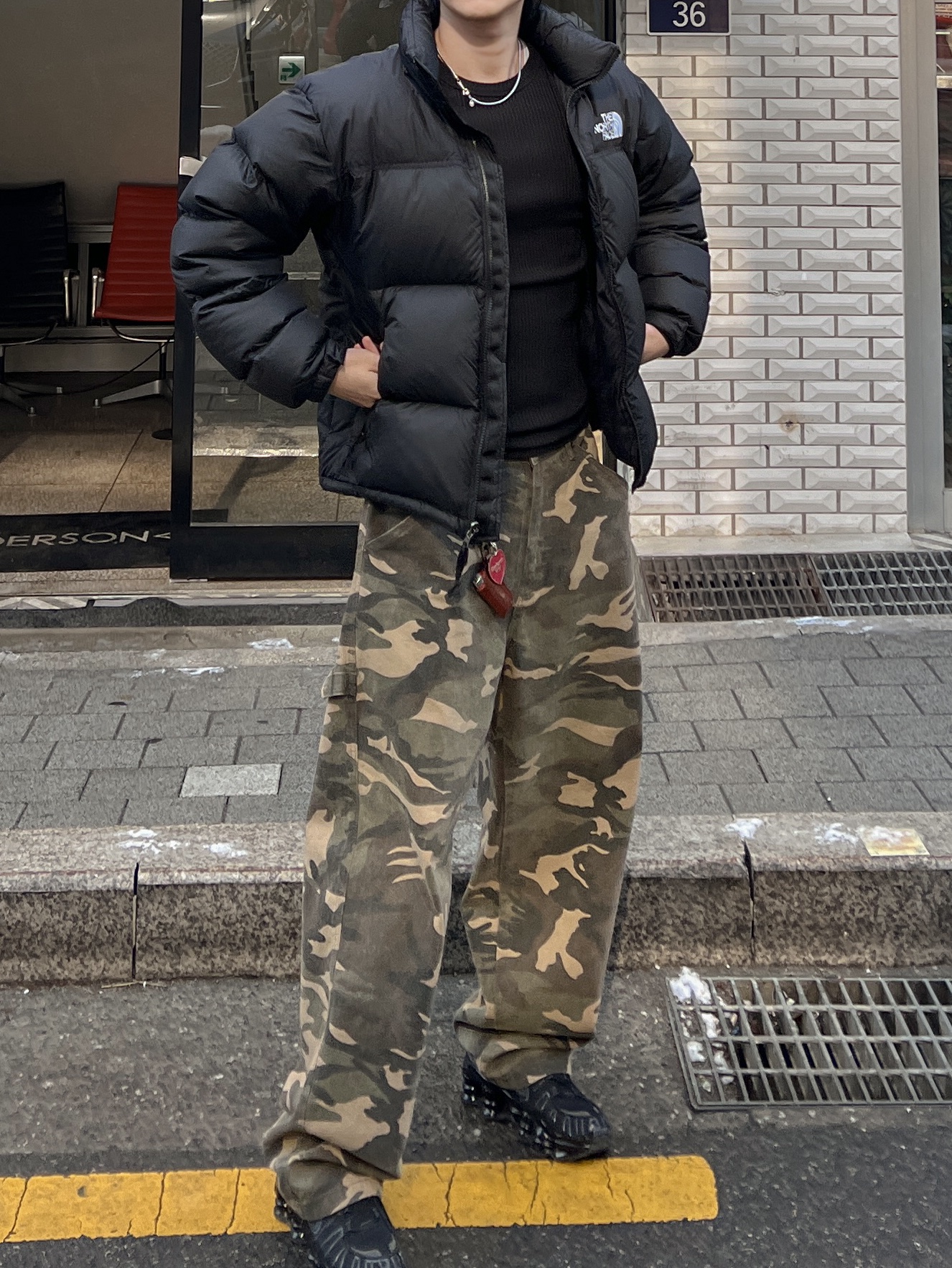 (W) Nike Shox TL Black and Max Orange, The North Face 1996 Retro Nuptse Jacket Black 착용 스타일 - 3