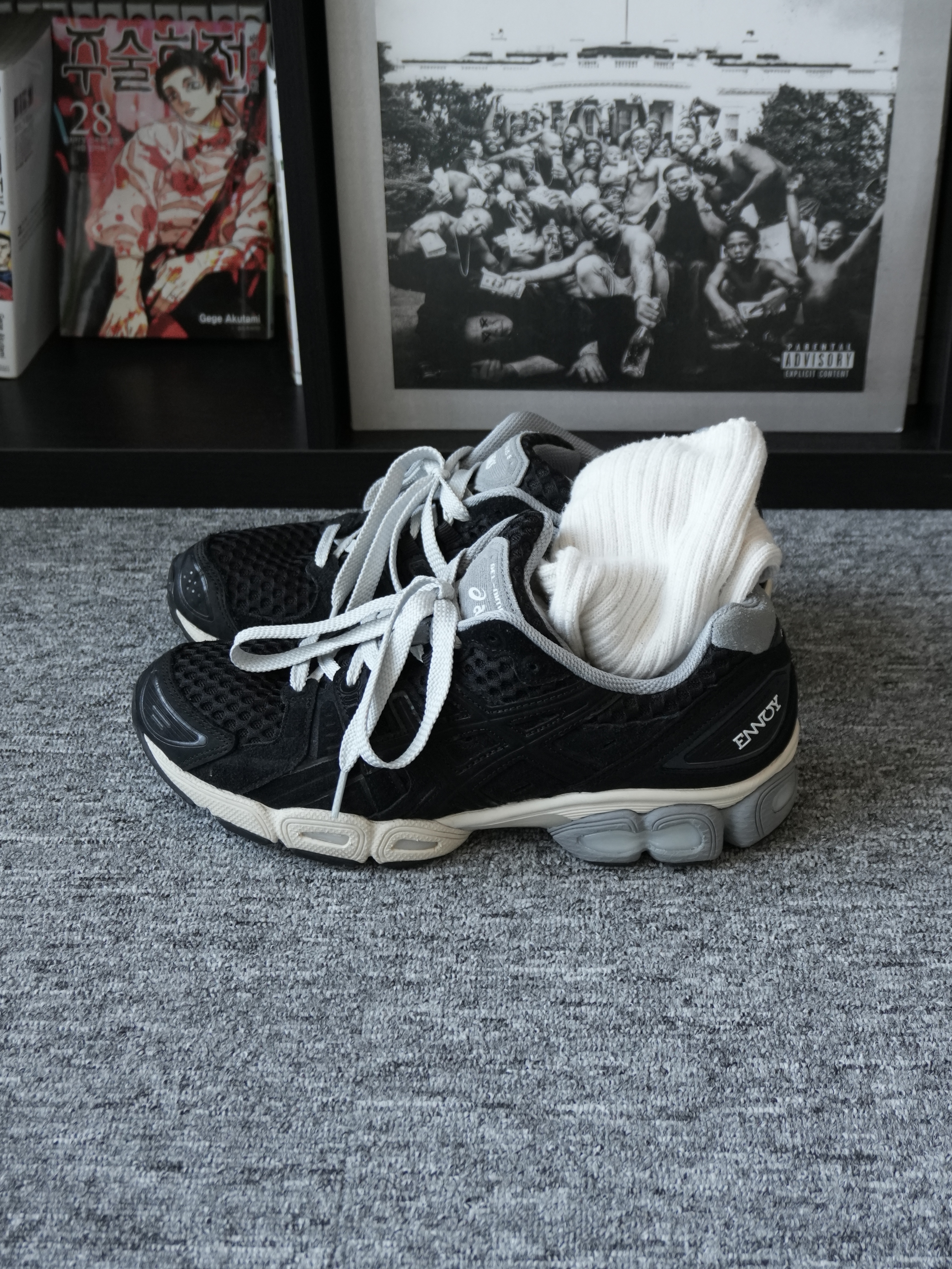 Asics x Ennoy Gel-Nimbus 9 Black Sheet Rock 착용 스타일 - 2
