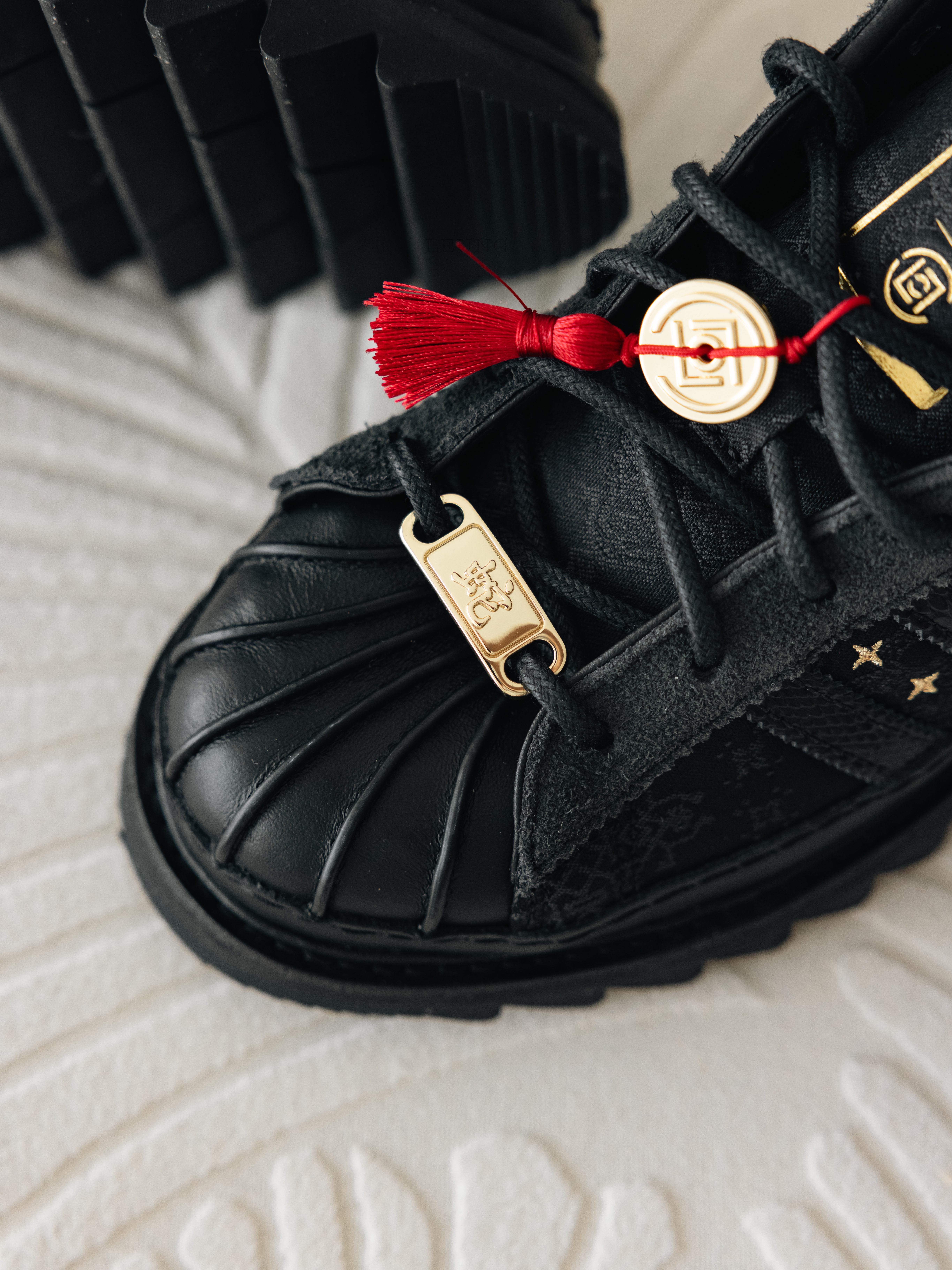 Adidas x Clot Superstar Core Black Carbon 착용 스타일 - 3