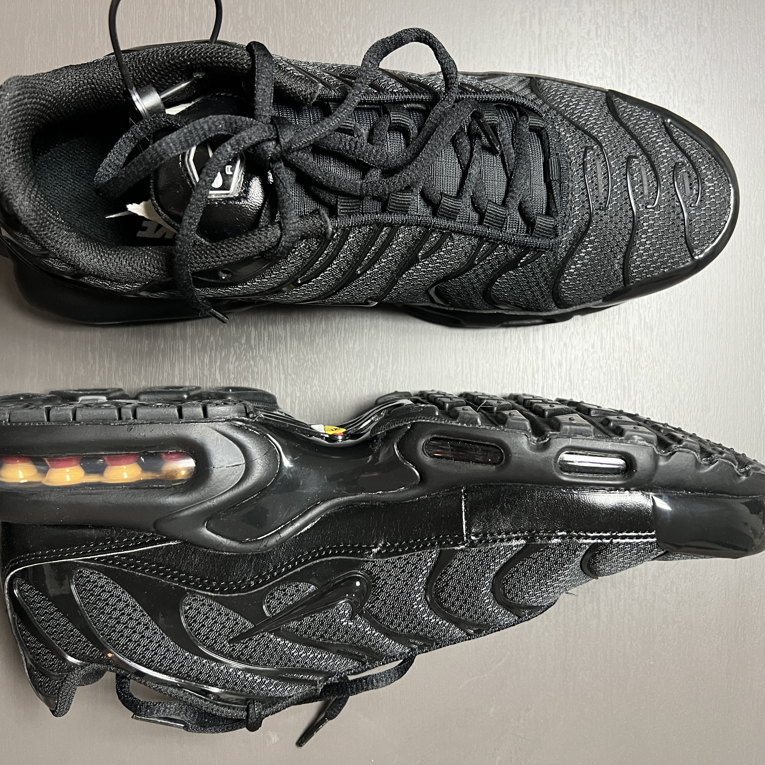 Nike Air Max Plus Triple Black 착용 스타일