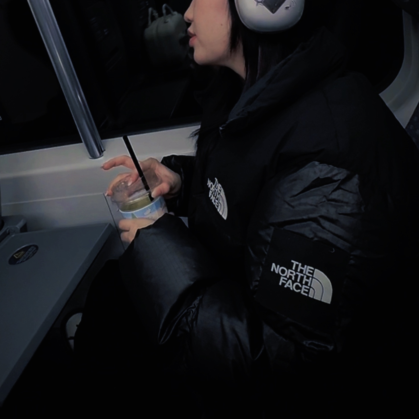 Apple AirPods Max Lightning Silver (Korean Ver.), (W) The North Face White Label Novelty Nuptse Down Jacket Black 착용 스타일 - 4
