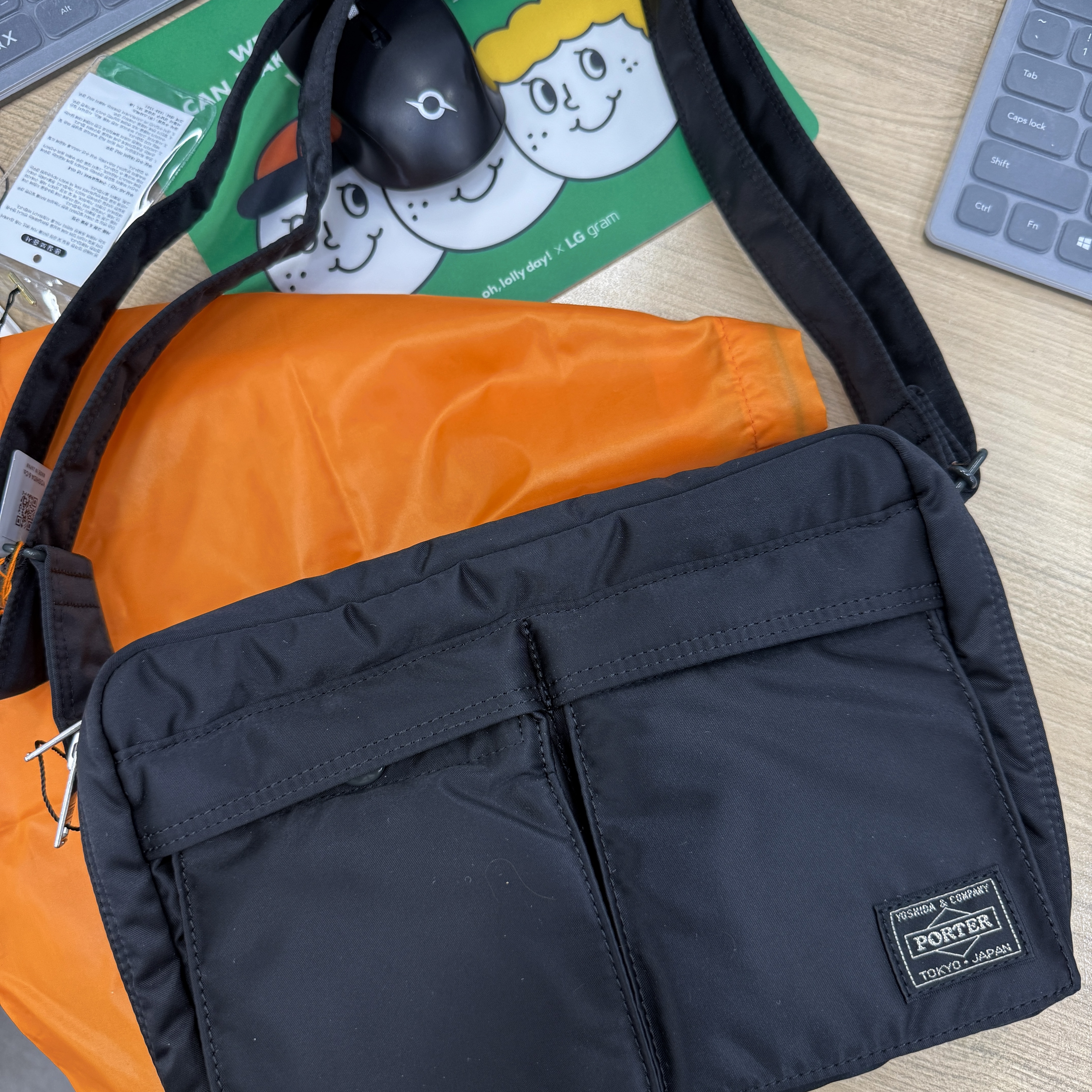 Porter Tanker Shoulder Bag S Black 착용 스타일