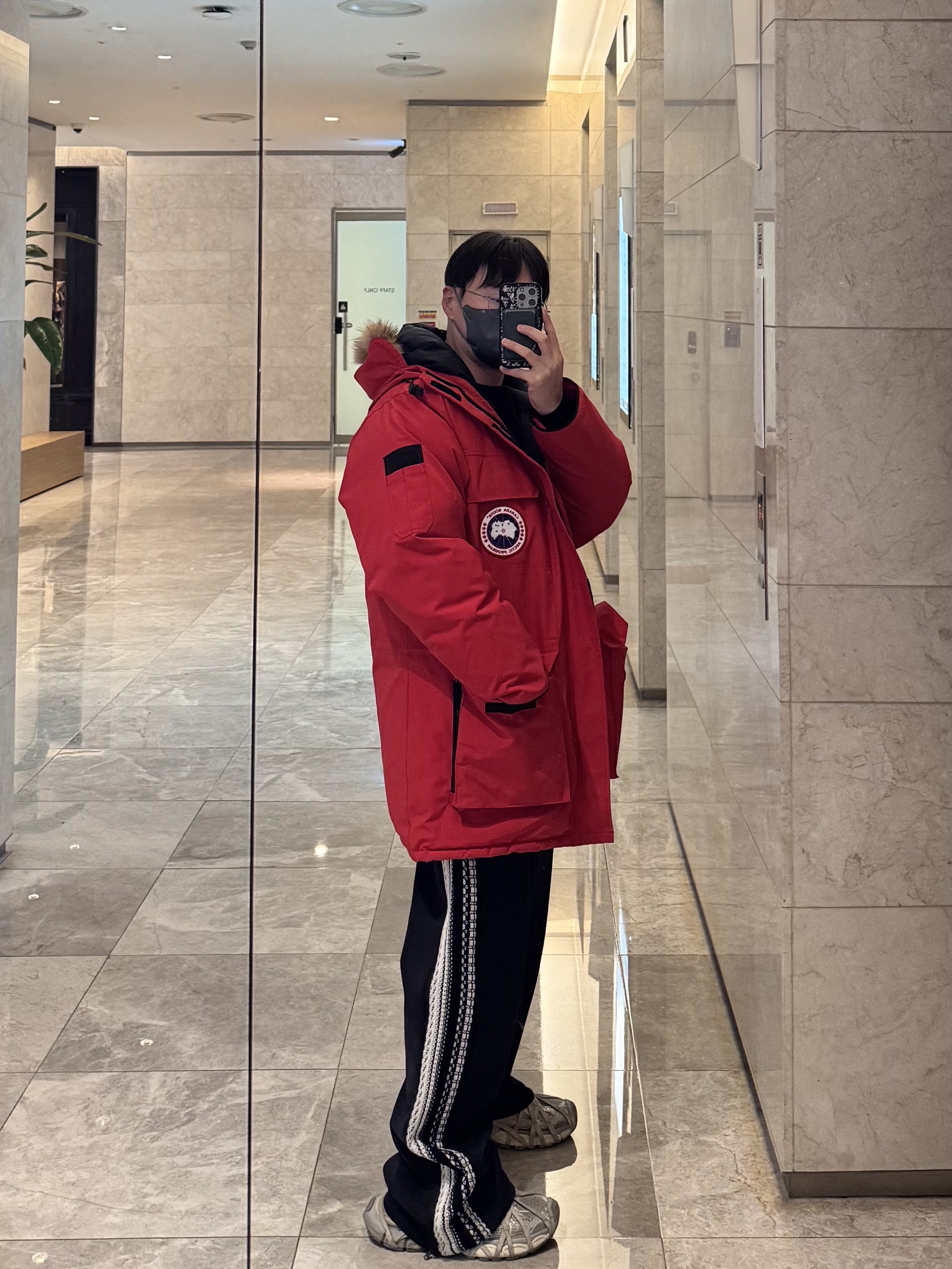 Wooyoungmi 3D Flower Back Logo Sweatshirt Navy - 24FW, Canada Goose Expedition Parka Fortune Red 착용 스타일 - 2