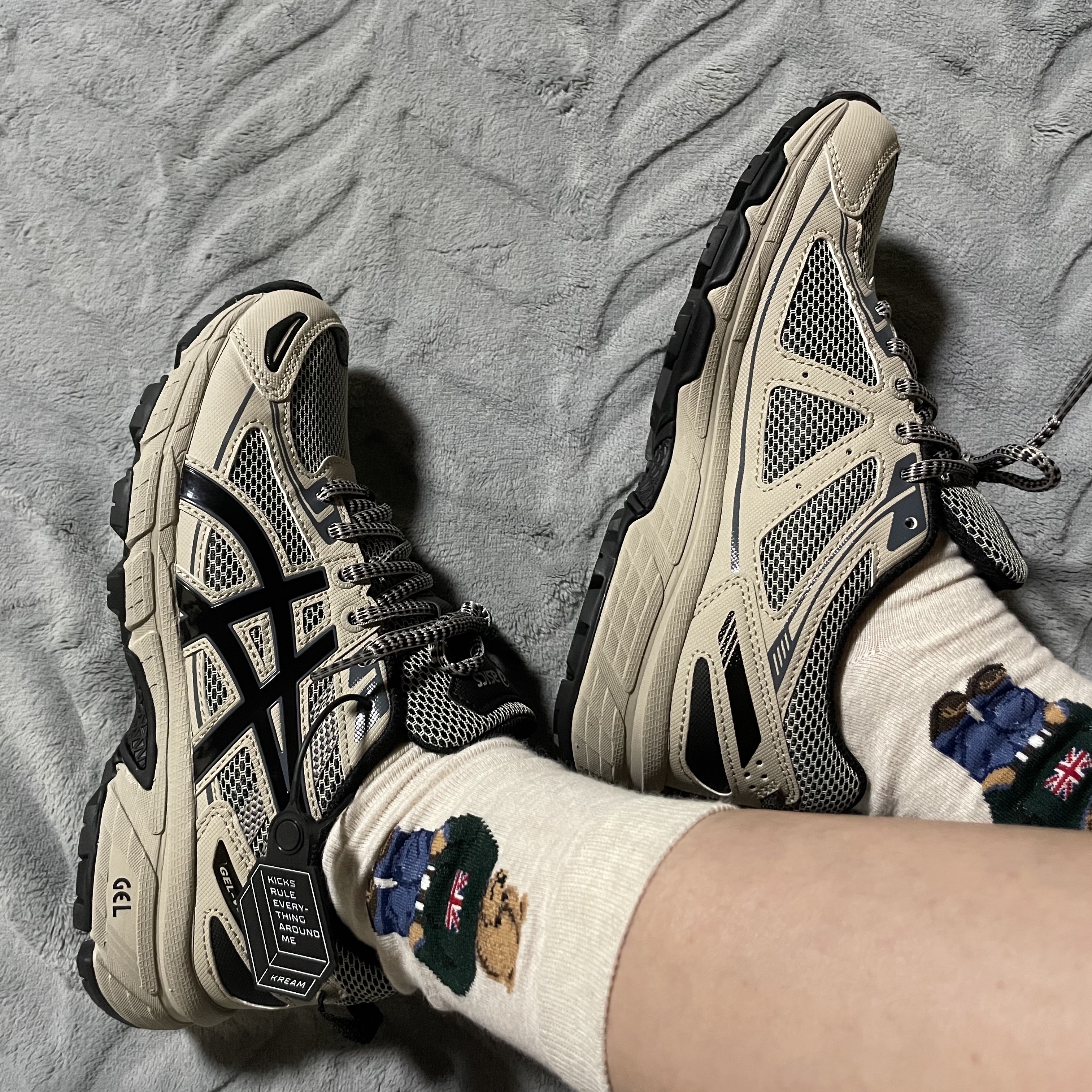 Asics Gel-Venture 6 Feather Grey Black 착용 스타일 - 1