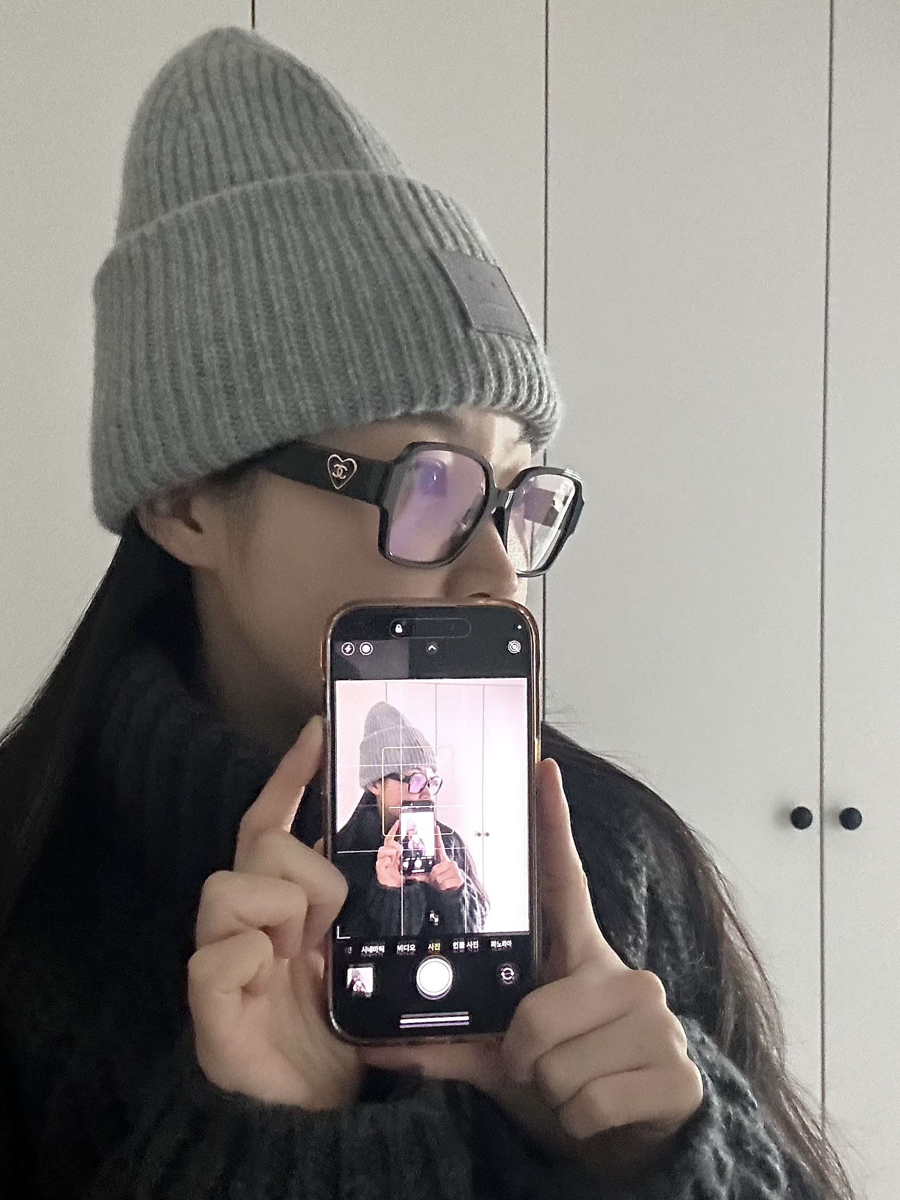 Acne Studios Large Face Logo Beanie Grey Melange, Chanel Square Blue Light Glasses Acetate & Black Asian Fit 착용 스타일 - 1