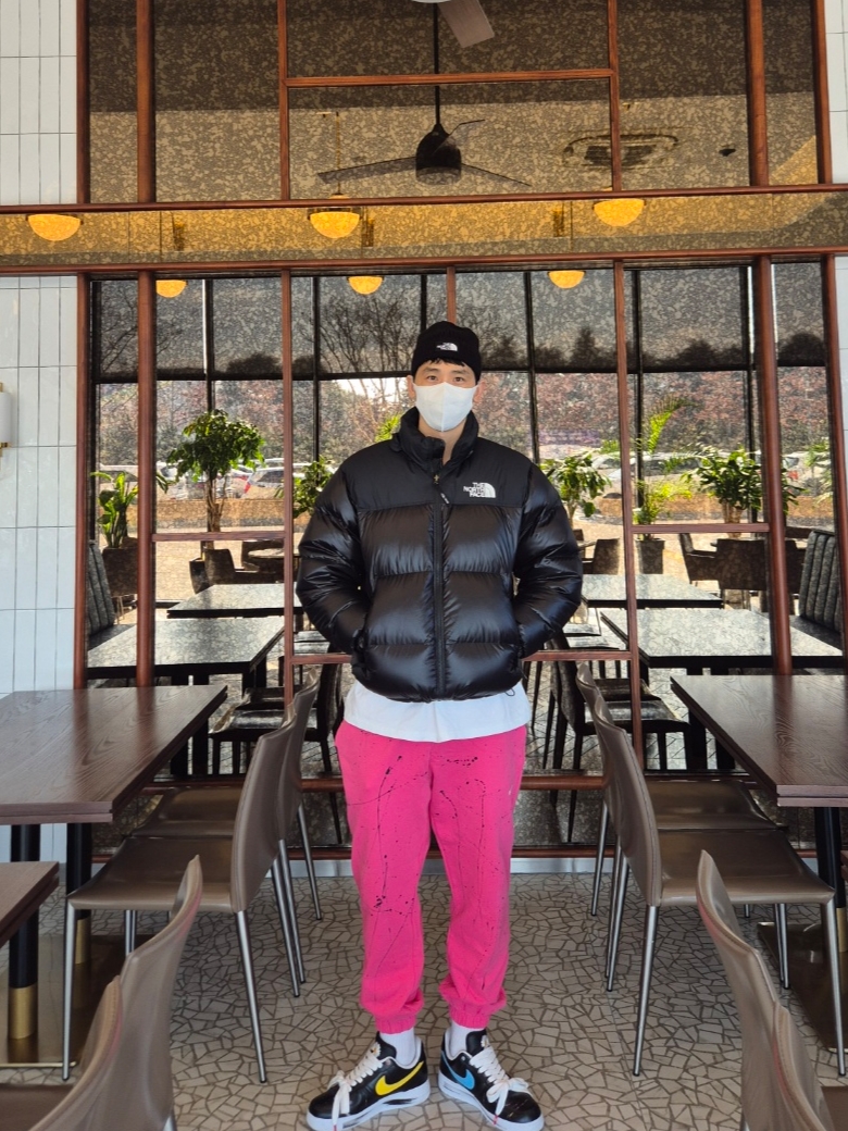 Nike x Peaceminusone Air Force 1 Low Para-Noise 3.0 Black and Multicolor, The North Face 1996 Eco Nuptse Jacket Real Black 착용 스타일