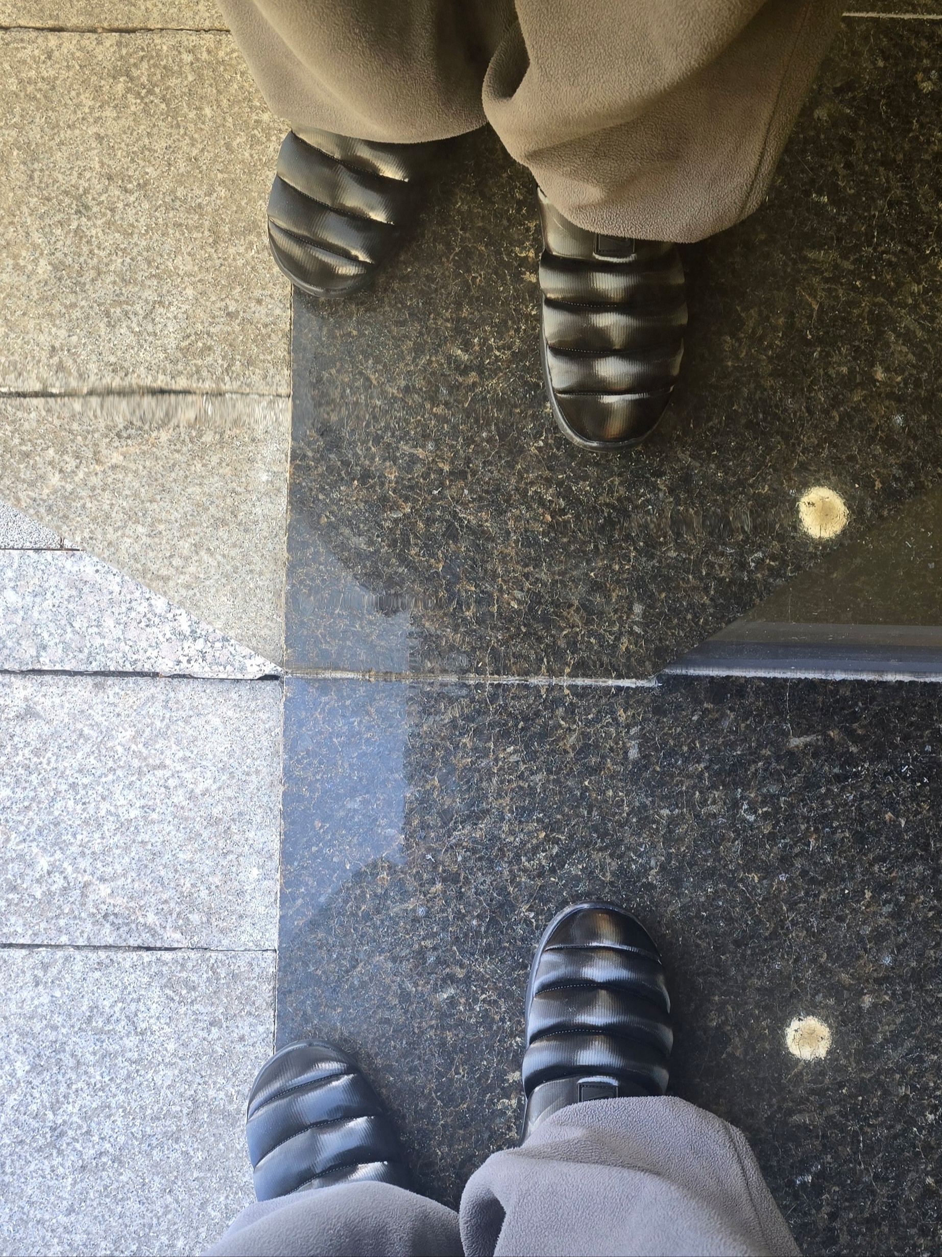 (W) Nike Burrow SE Slippers Black 착용 스타일