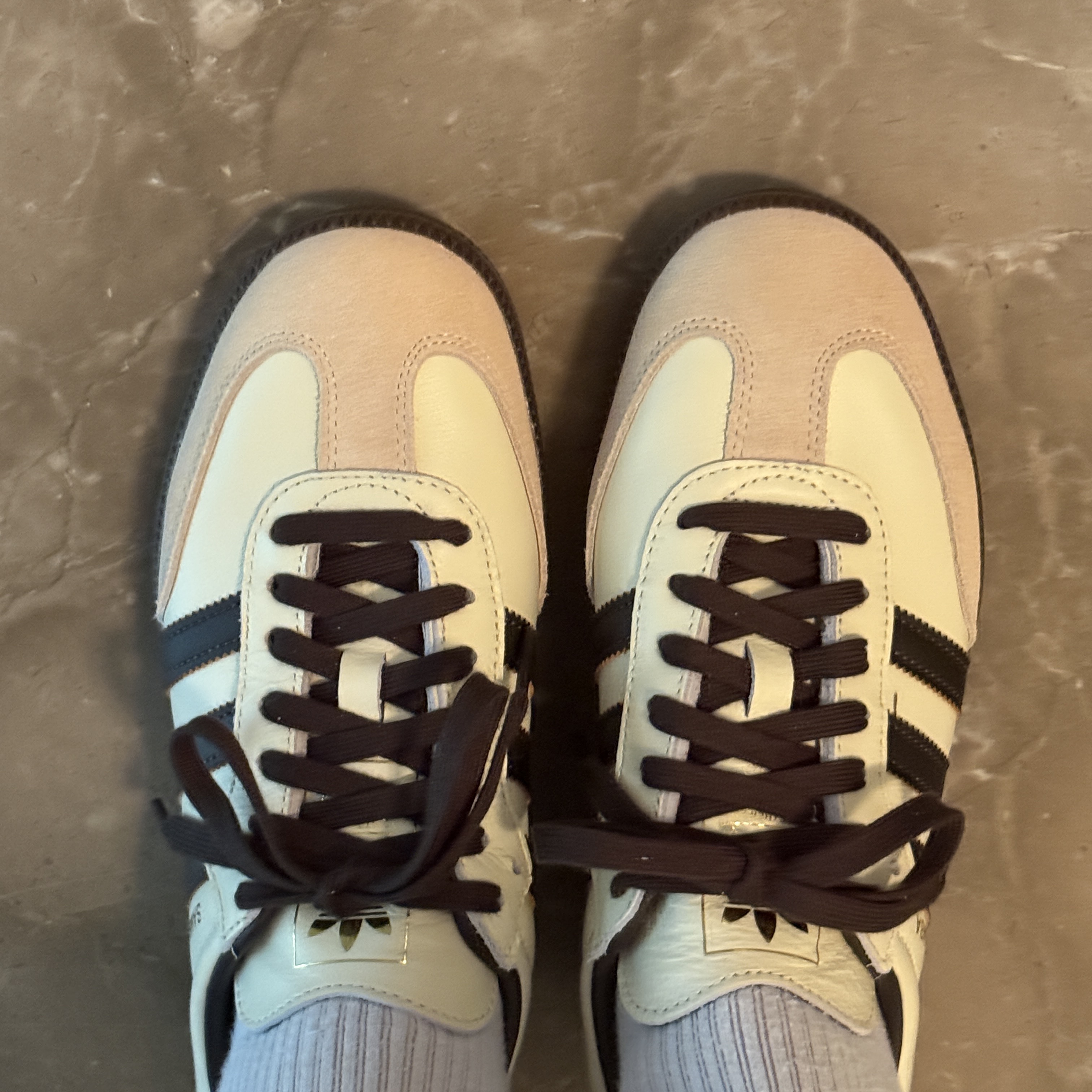 Adidas Samba OG Cream White Dark Brown 착용 스타일