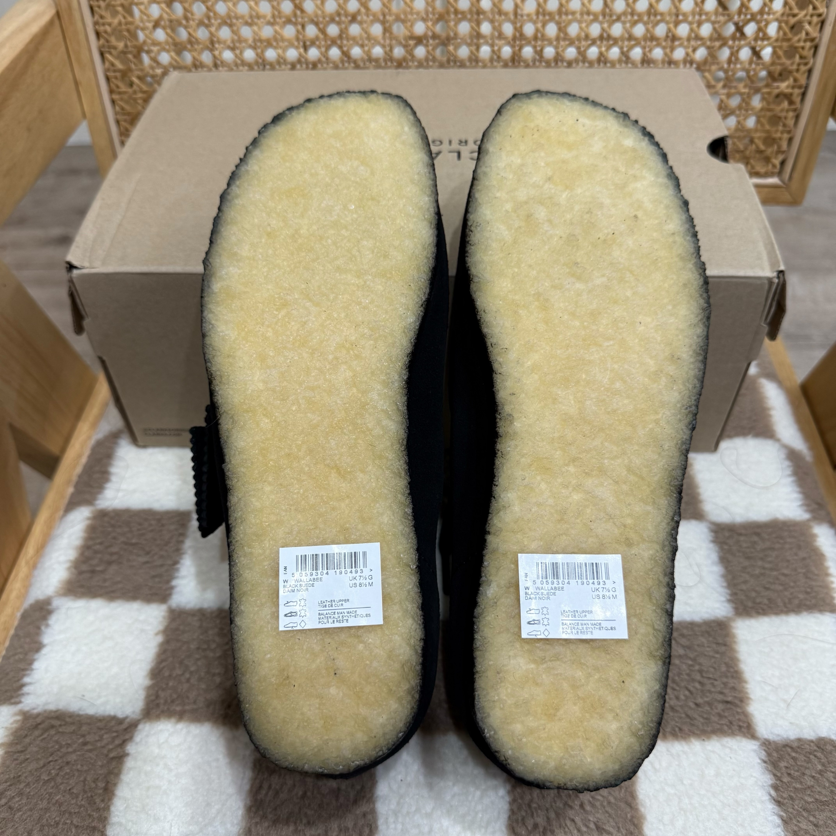 Clarks Wallabee Black Suede 착용 스타일 - 4