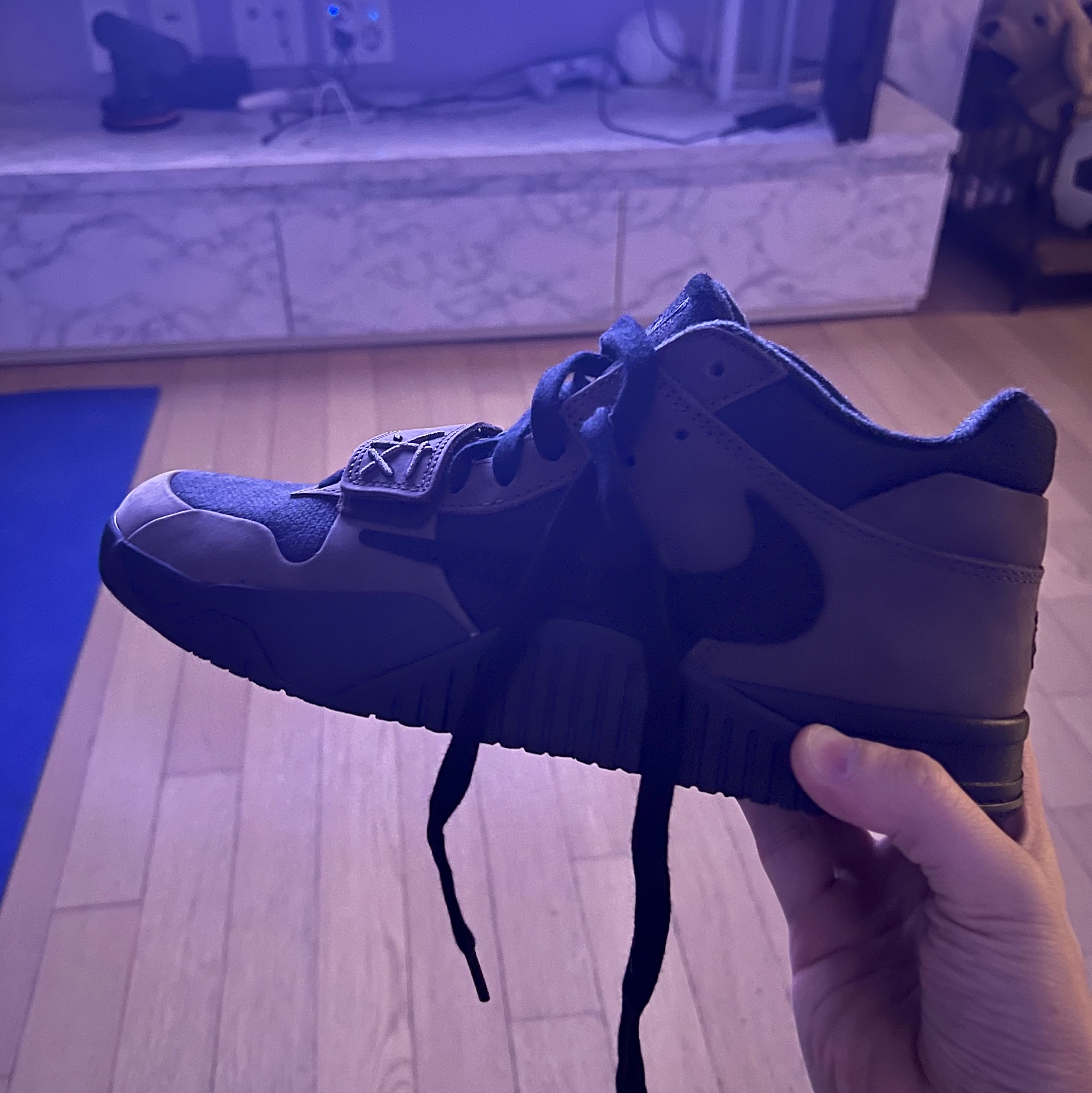 Jordan x Travis Scott Jumpman Jack TR Black and Dark Mocha 착용 스타일