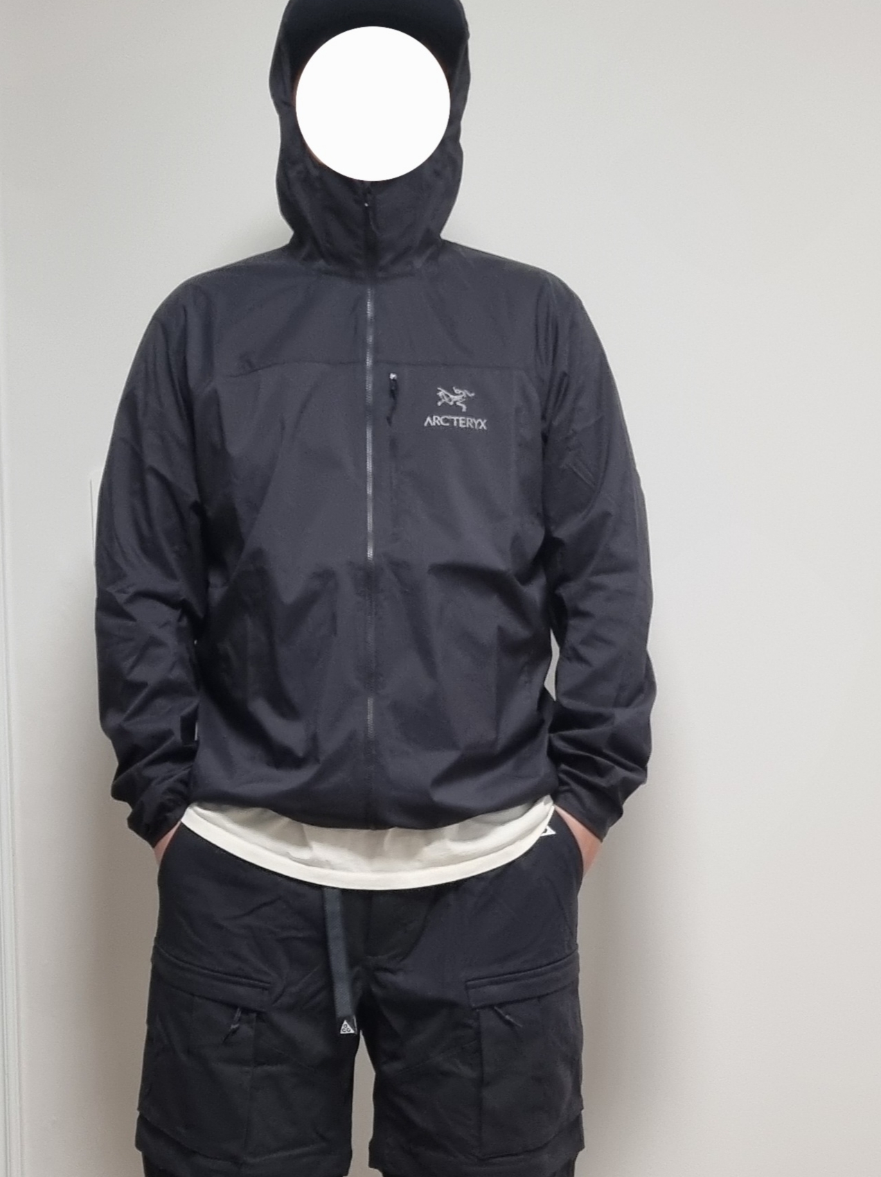Nike ACG Smith Summit Cargo Pants Black Anthracite - Asia, Arc'teryx Squamish Hoody Black 착용 스타일