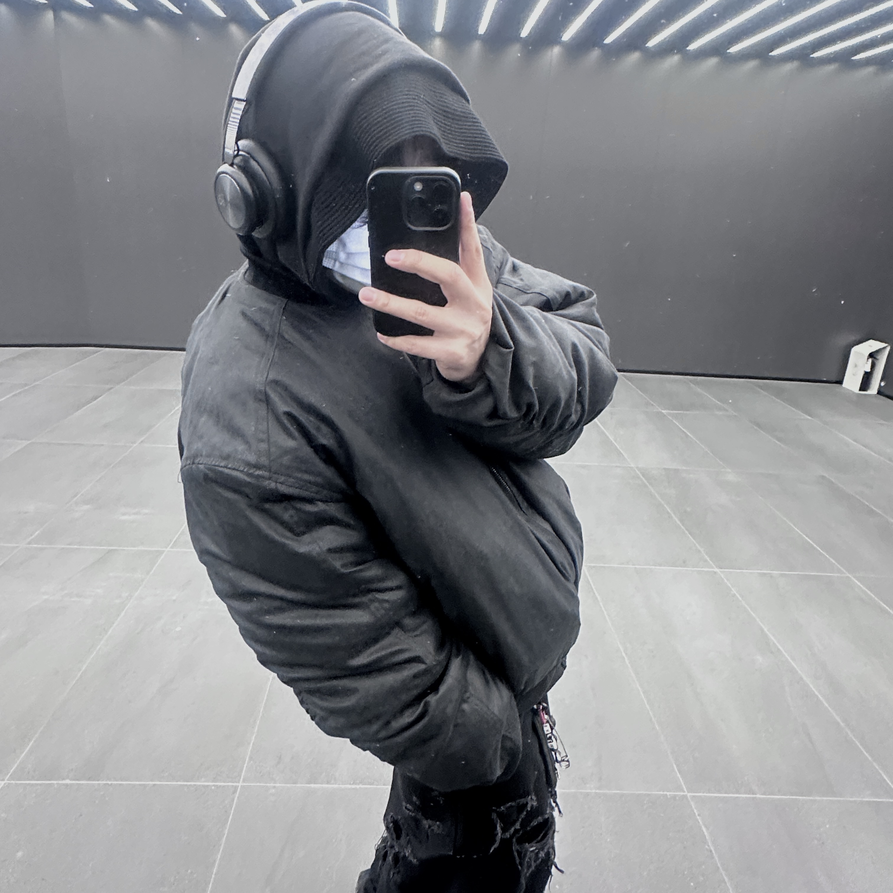 MELLOW Back slit washed MA-1 BLACK 착용 스타일