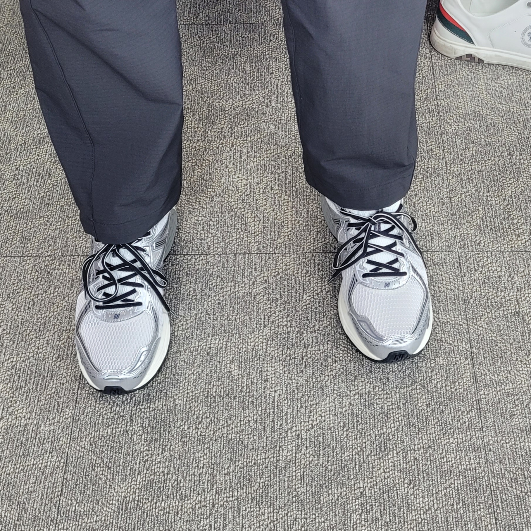 New Balance 860v2 Optic White 착용 스타일 - 2
