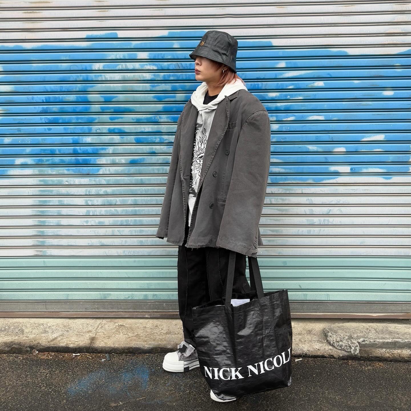 Converse x Drkshdw DBL Drkstar Overdye Chuck 70 Hi Concrete, REPINER Curve Coated Trouser Black 착용 스타일 - 1