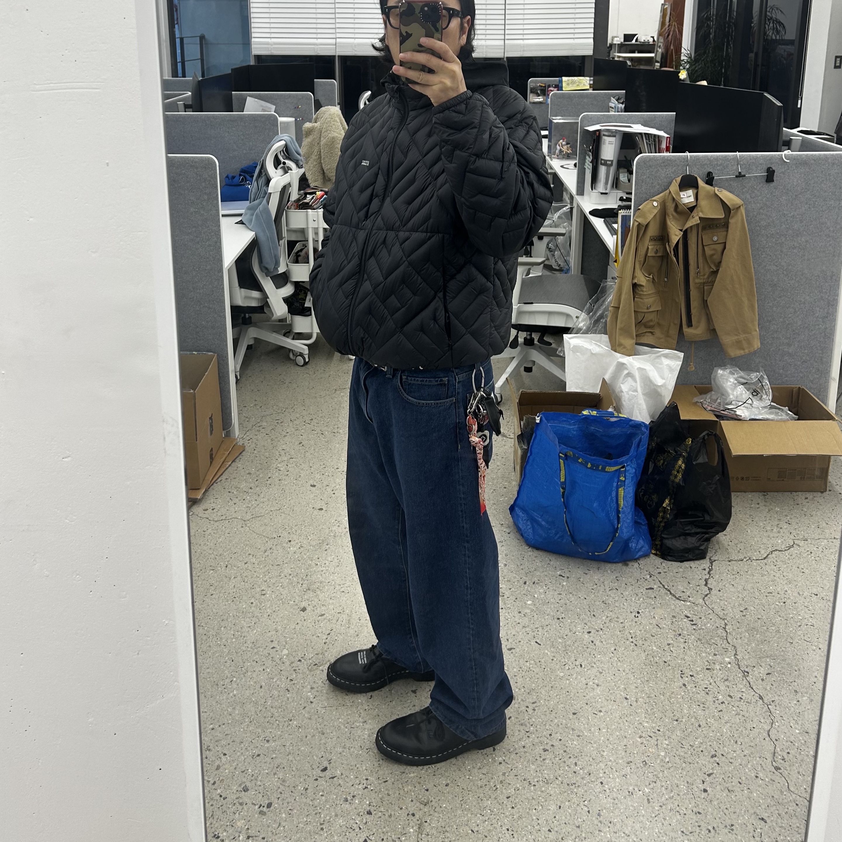 Dr. Martens x Neighborhood Smiths Smooth Leather Black, Supreme Spellout Quilted Lightweight Down Jacket Black - 22SS 착용 스타일 - 1