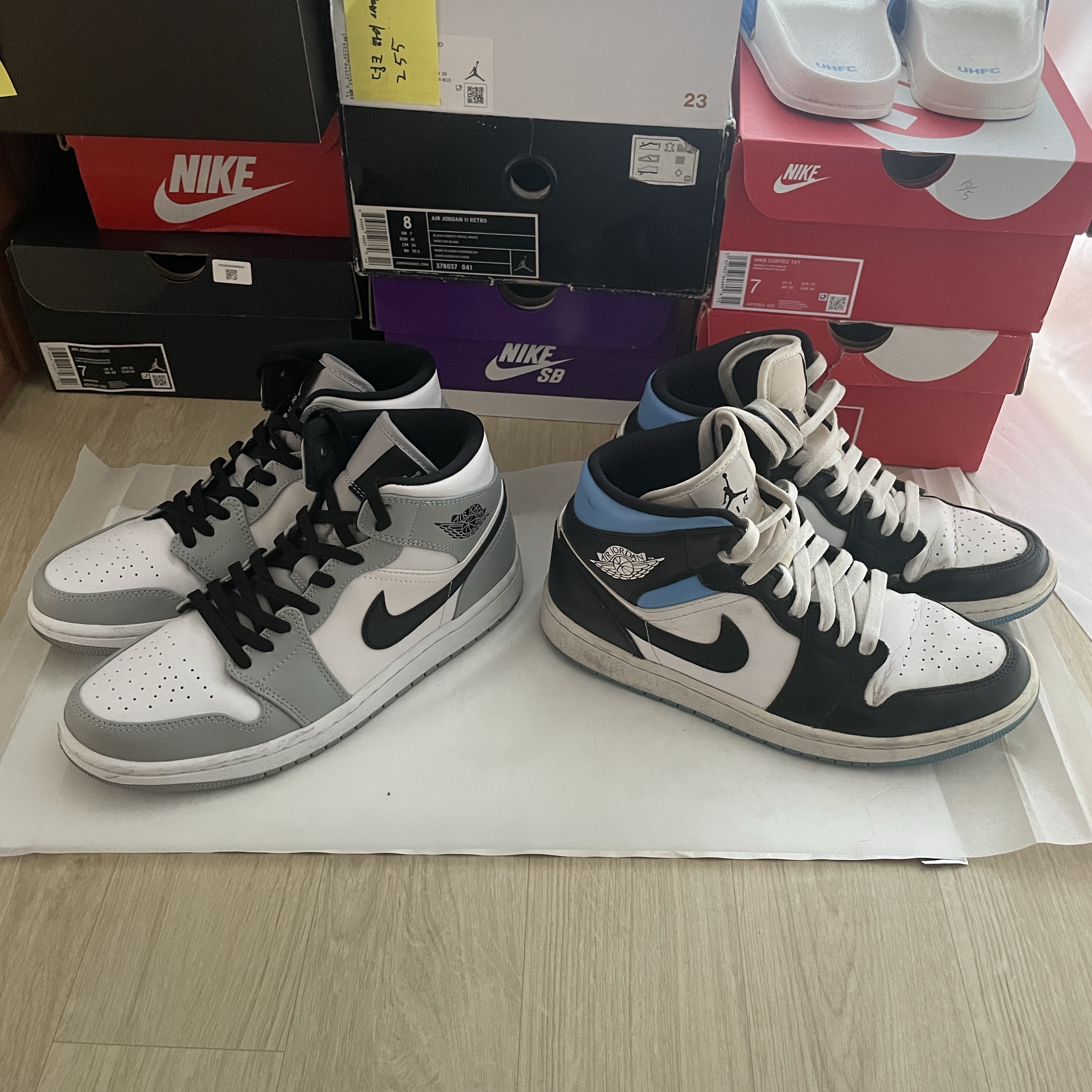 Jordan 1 Mid Light Smoke Grey, (W) Jordan 1 Mid White Black University Blue 착용 스타일