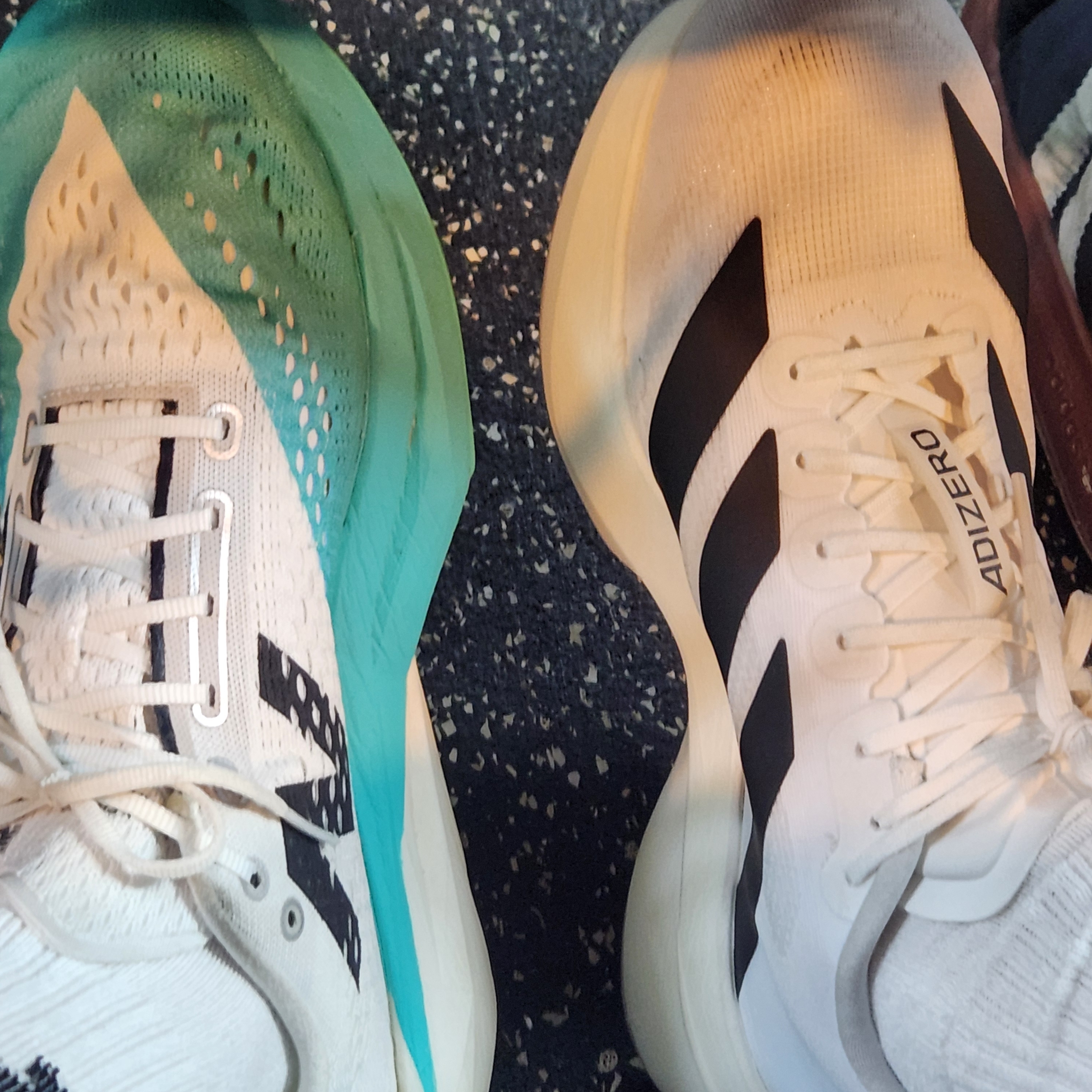 New Balance Fuelcell SC Pacer v2 Cyber Jade - D Standard, Adidas Adizero EVO SL Cloud White Core Black 착용 스타일