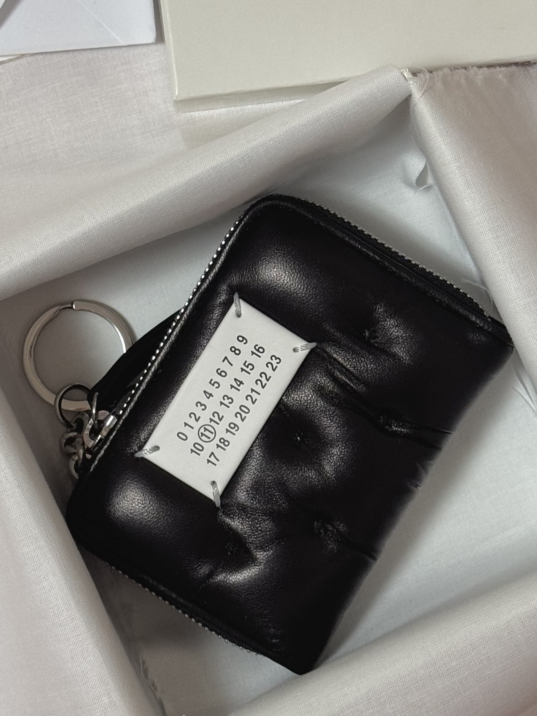 Maison Margiela Glam Slam Embroidered Coin Card Holder Black 착용 스타일
