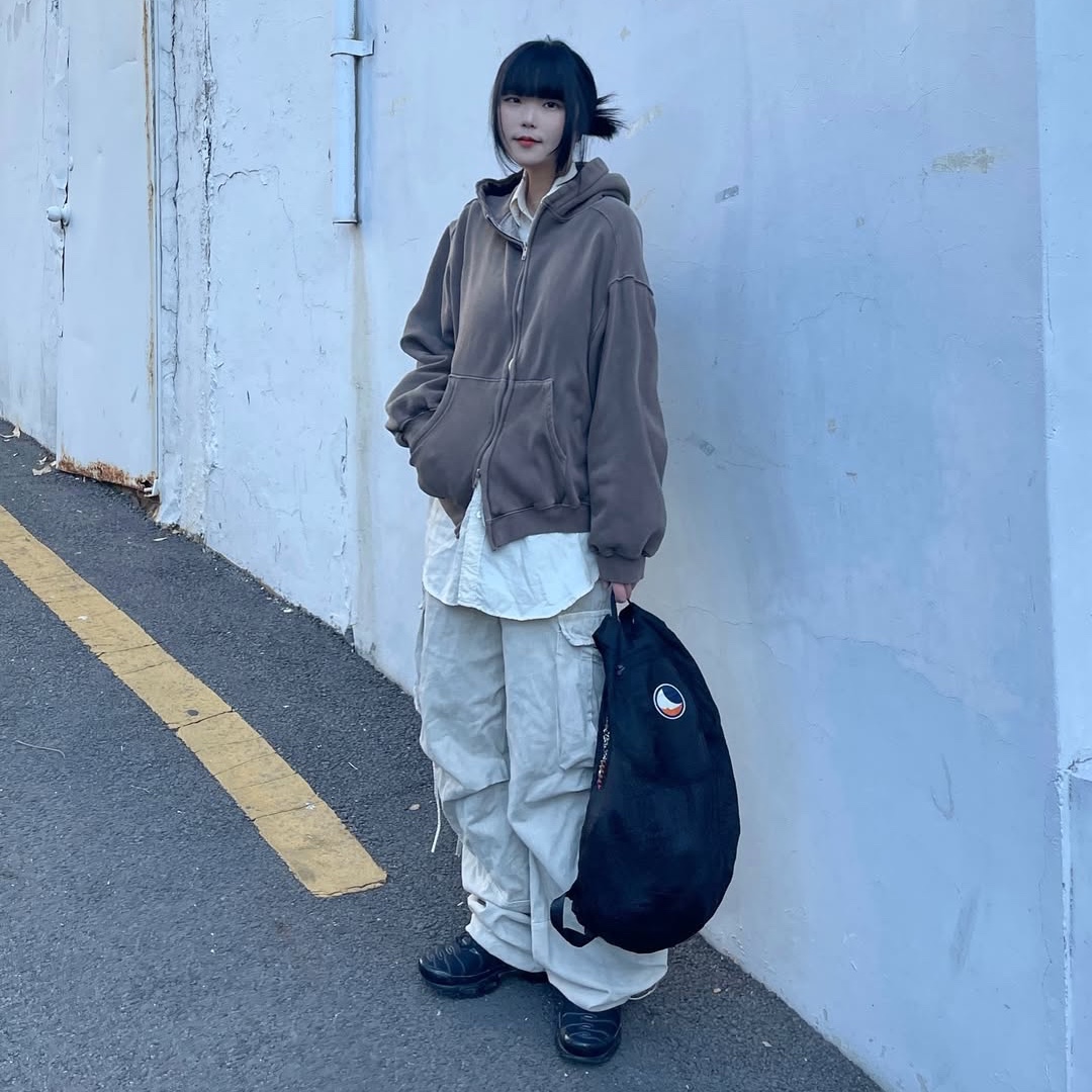 Ticket To The Moon Mini Backpack 15L Black 착용 스타일
