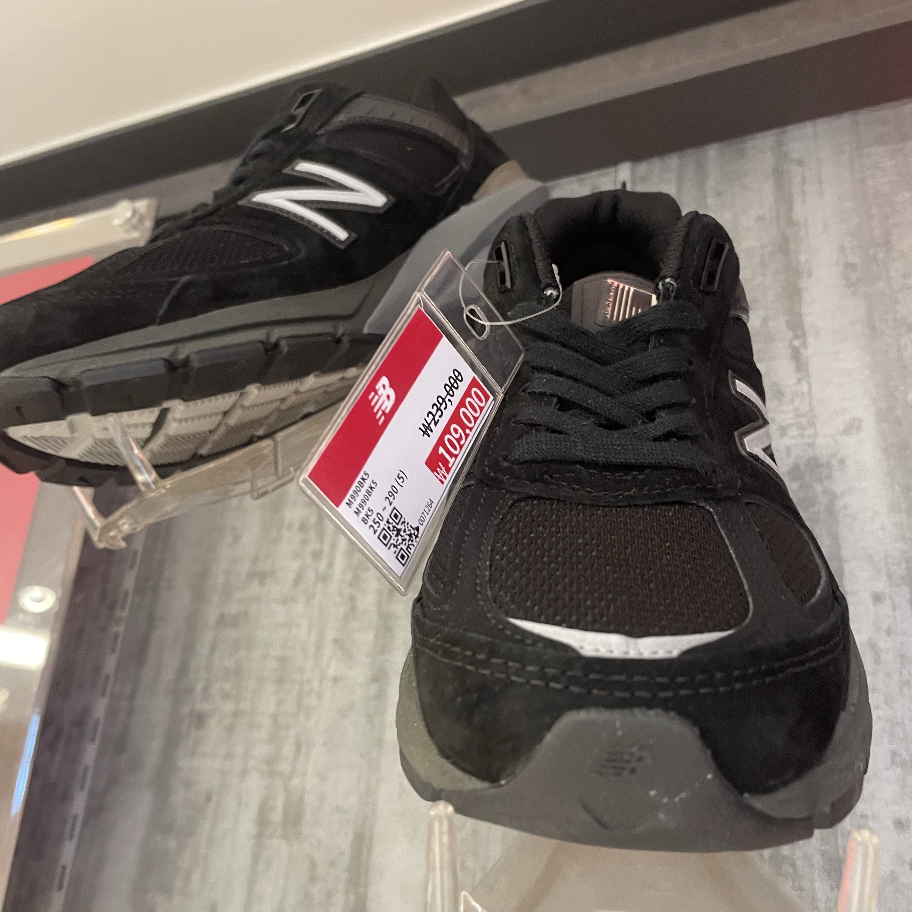 New Balance 990v5 Made in USA Black - D Standard 착용 스타일