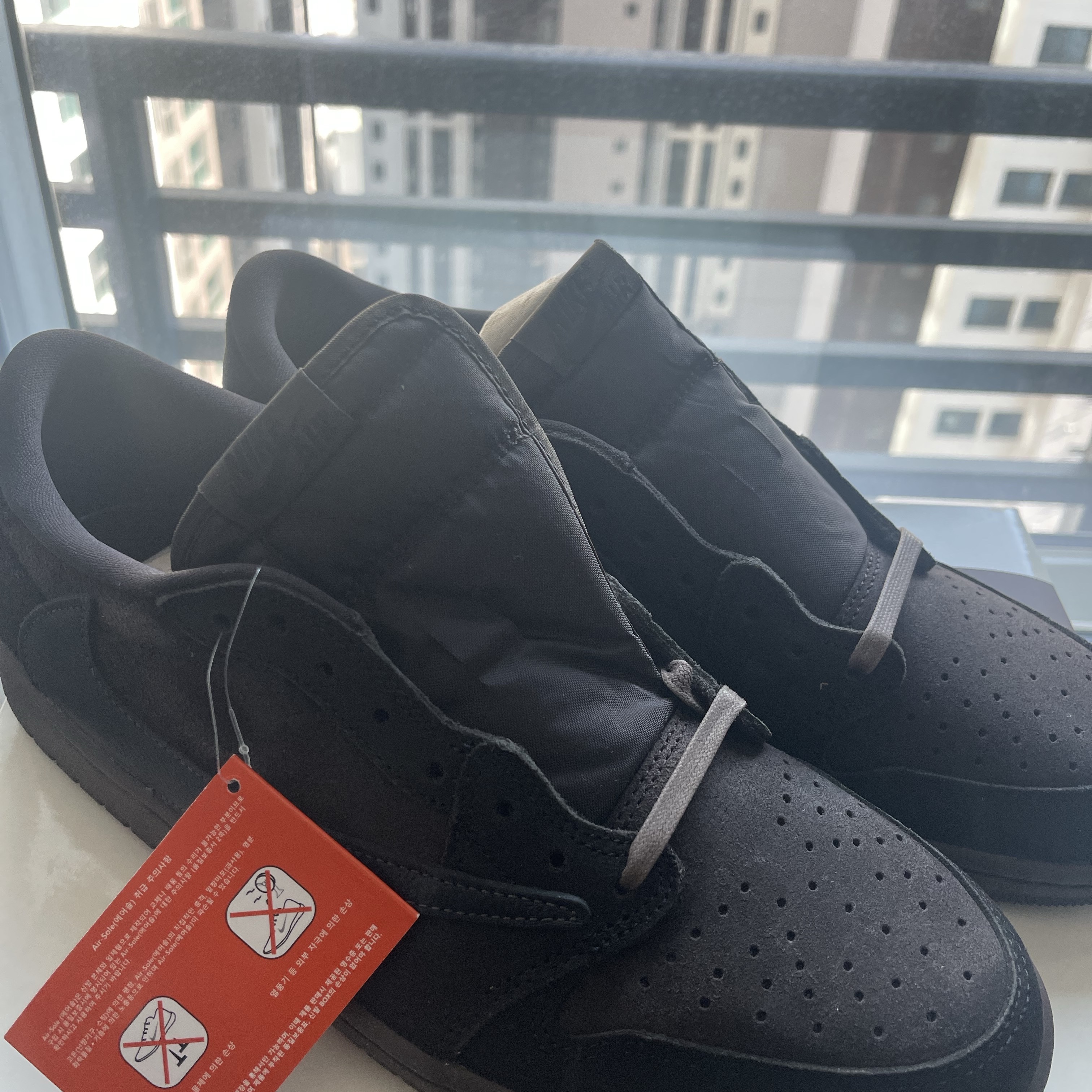 Jordan 1 x Travis Scott Retro Low OG SP Velvet Brown and Dark Mocha 착용 스타일