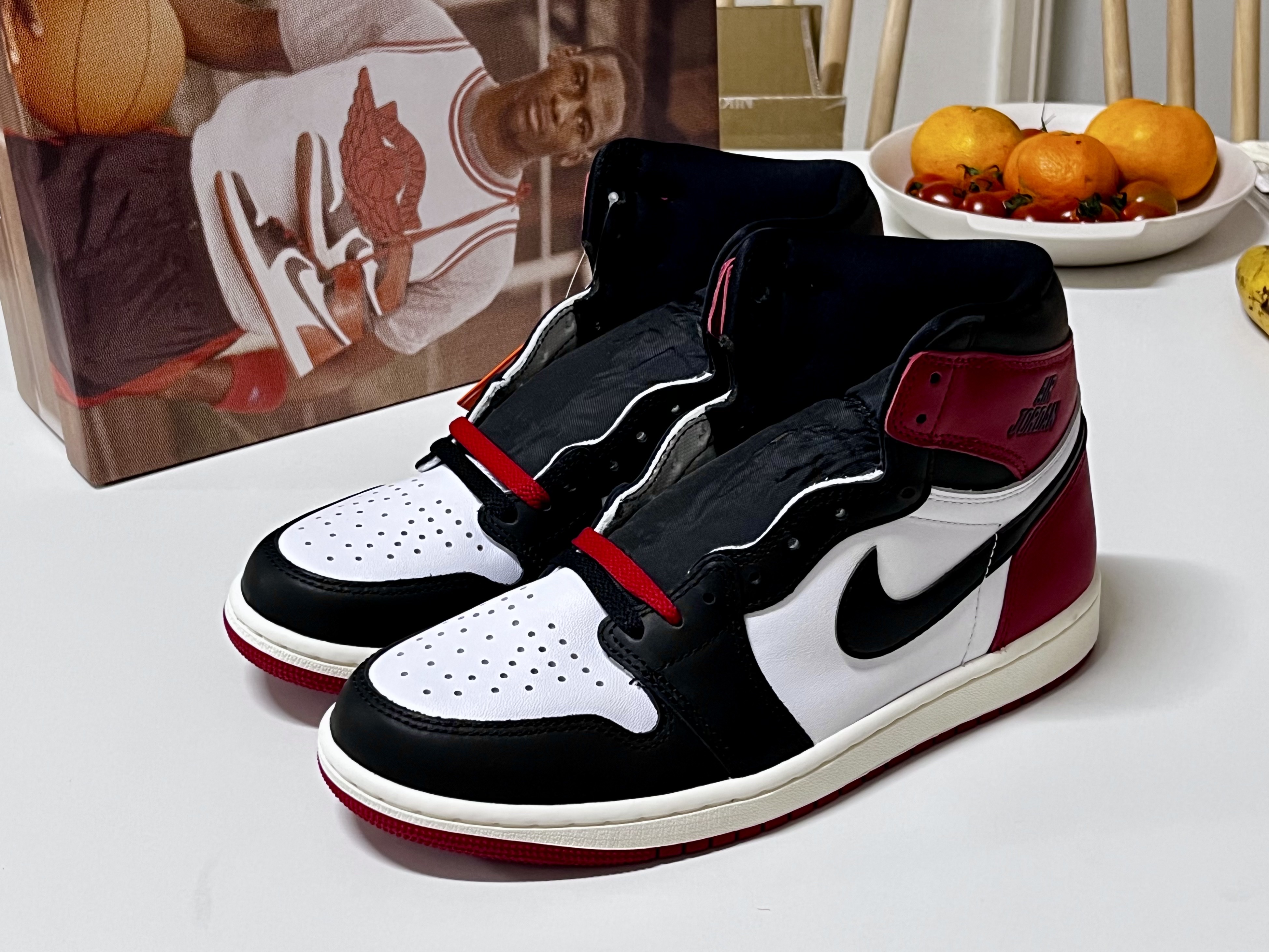 Jordan 1 Retro High OG Black Toe, Jordan 1 Retro High OG University Blue 착용 스타일 - 2