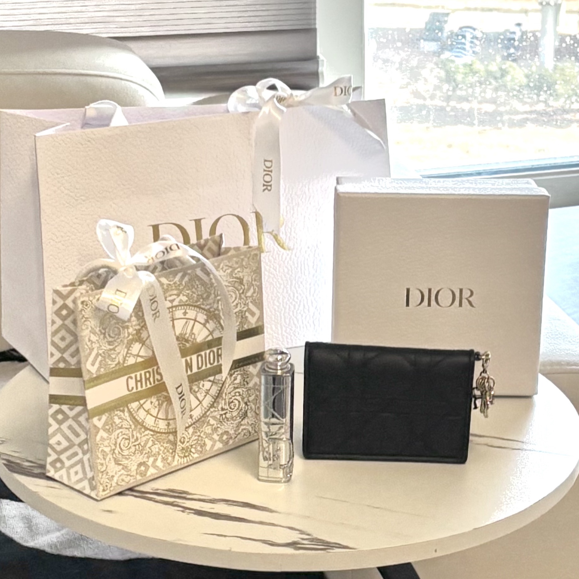 Dior Lady Flap Card Holder Cannage Lambskin Black 착용 스타일