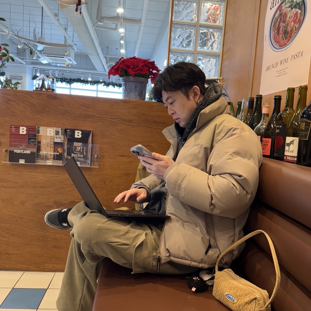 The North Face Gore Nuptse RDS Down Jacket Beige - 24FW, Jordan 4 Retro Fear 2024 착용 스타일