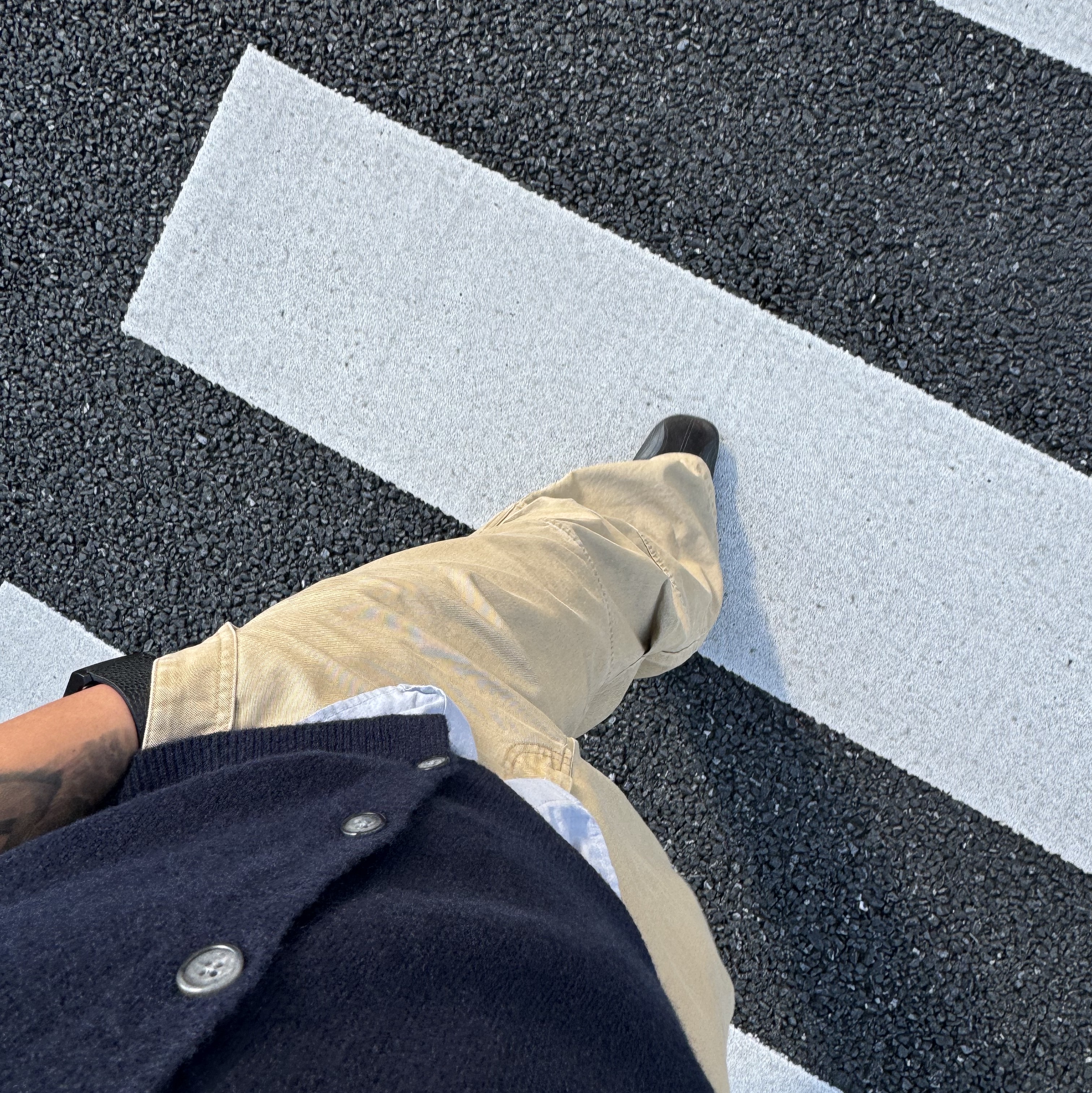 DIVEIN Vern Washed Pants Beige, Millo Archive Crop Move Cardigan Navy 착용 스타일 - 3