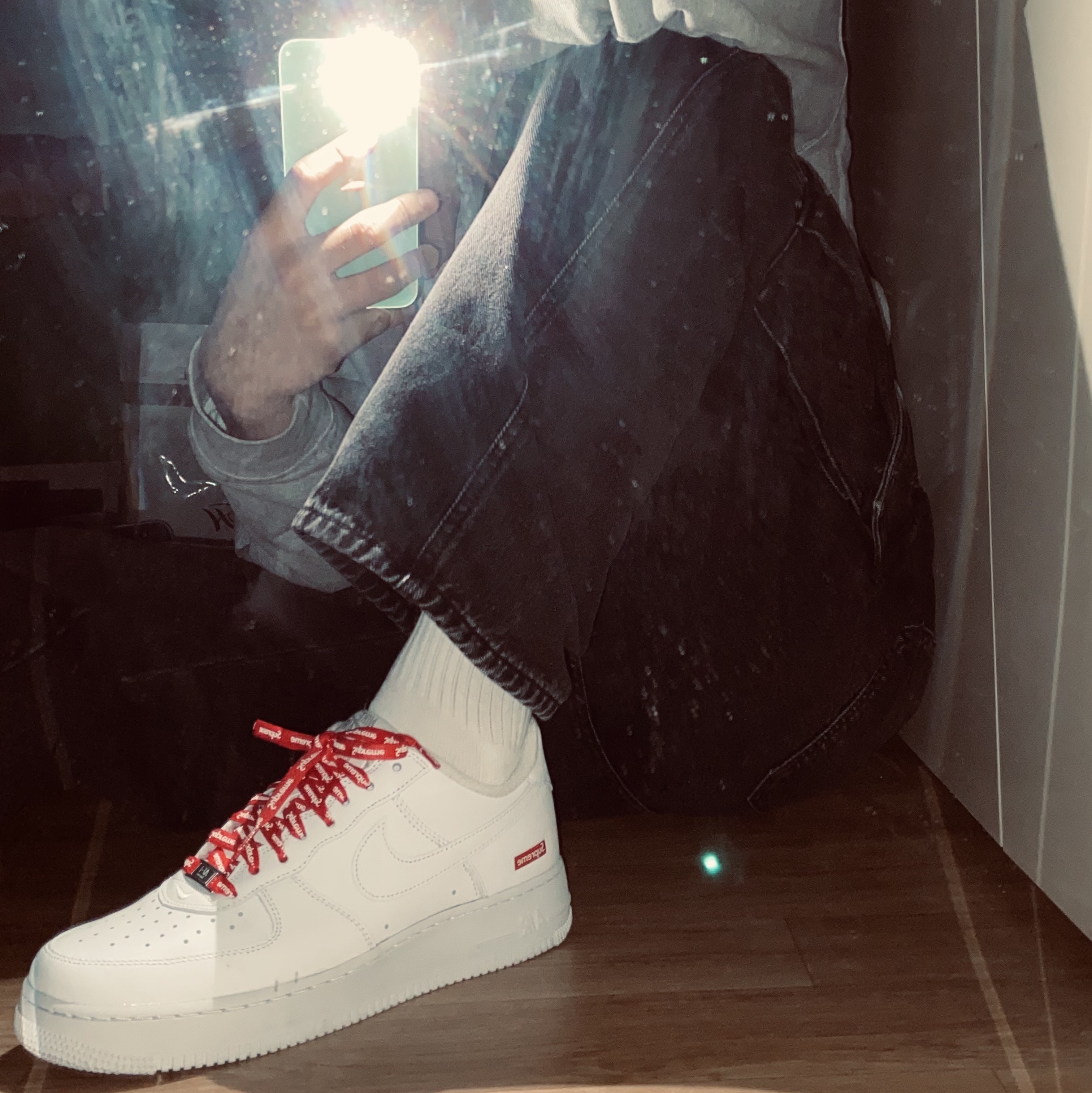 Nike x Supreme Air Force 1 Low White 착용 스타일 - 2