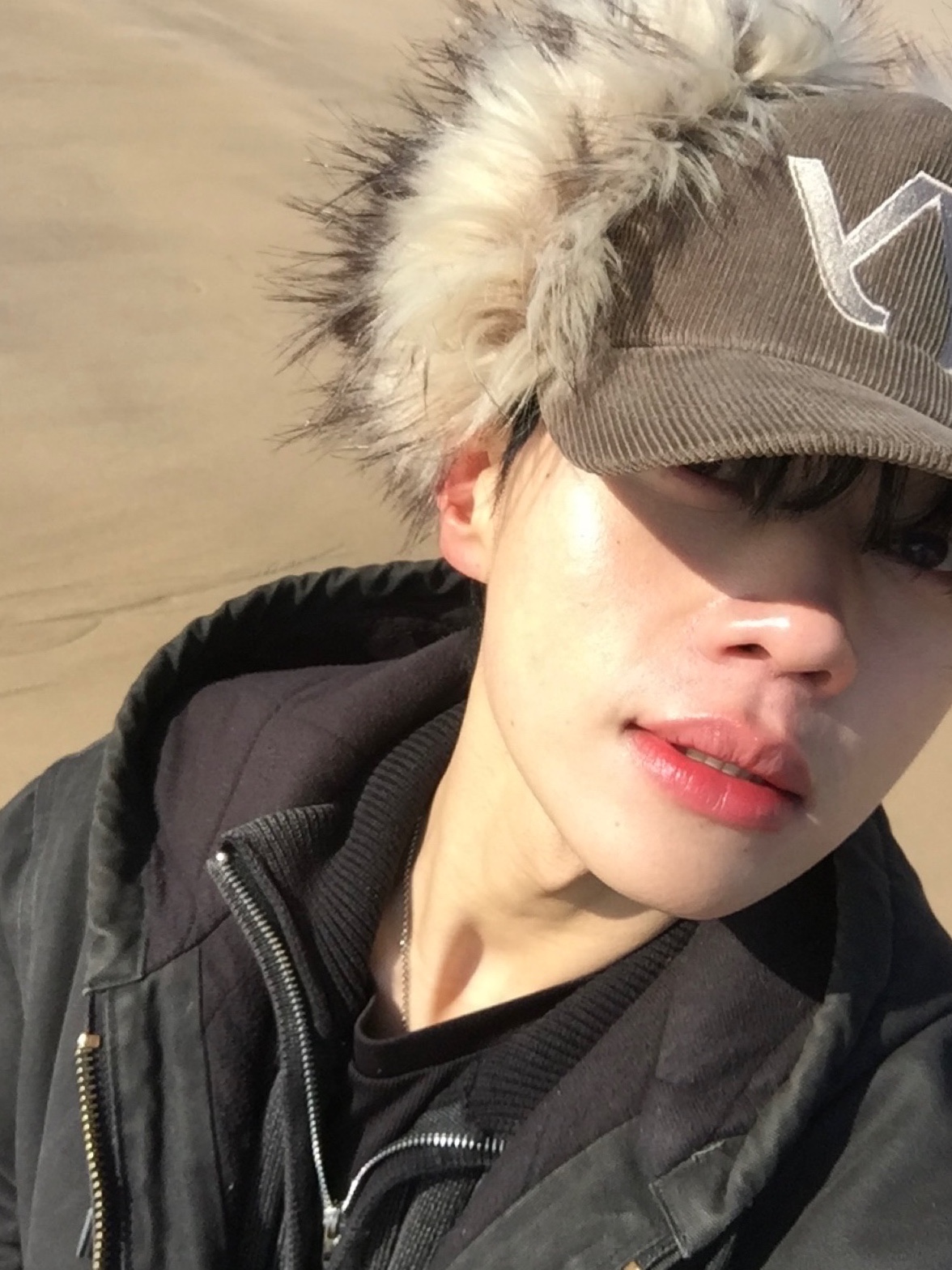 Open Yy Faux Fur Corduroy Earflap Cap Khaki 착용 스타일 - 2