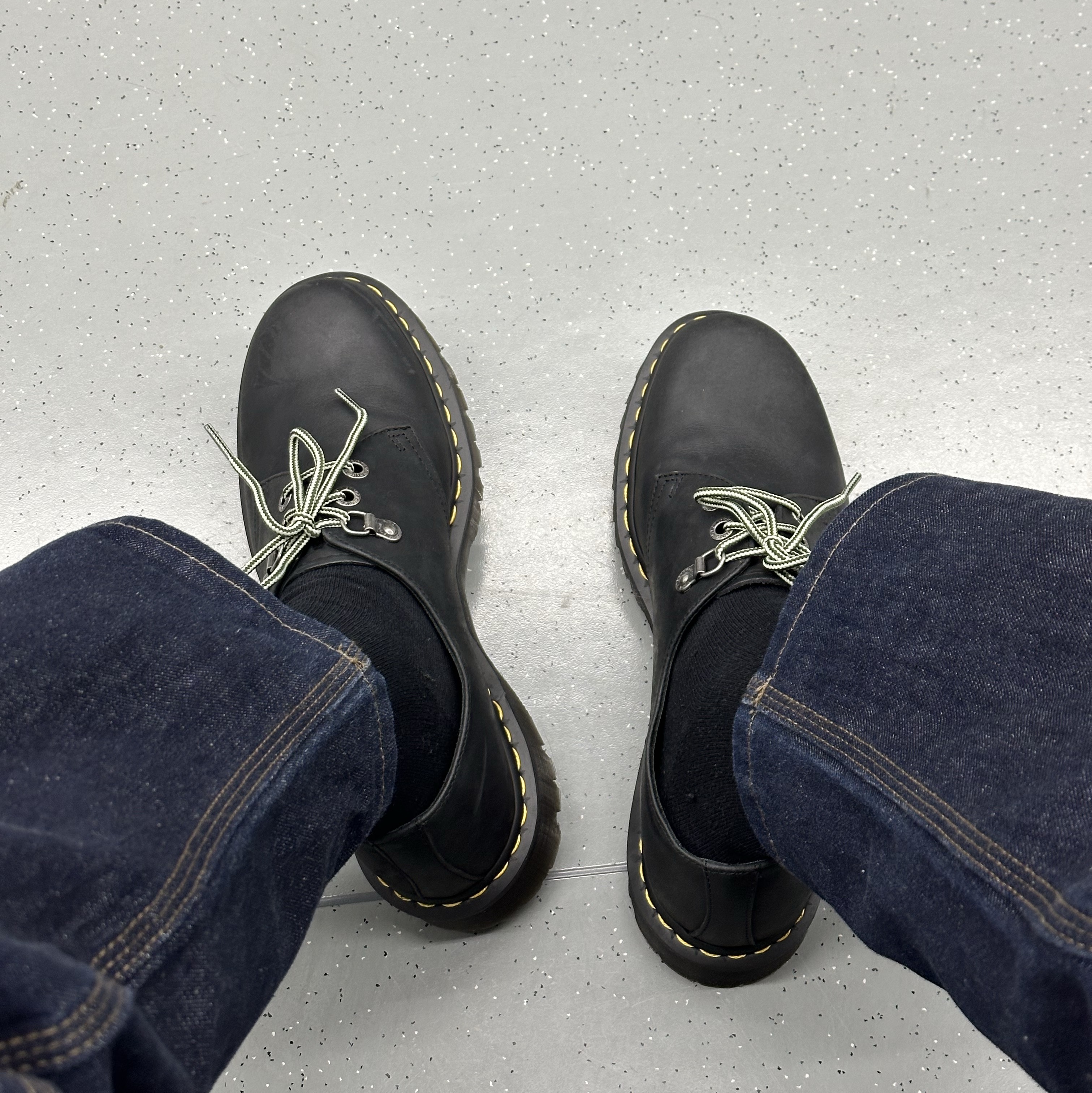 Dr. Martens x Thisisneverthat 1461 Waxed Full Grain Black 착용 스타일 - 2