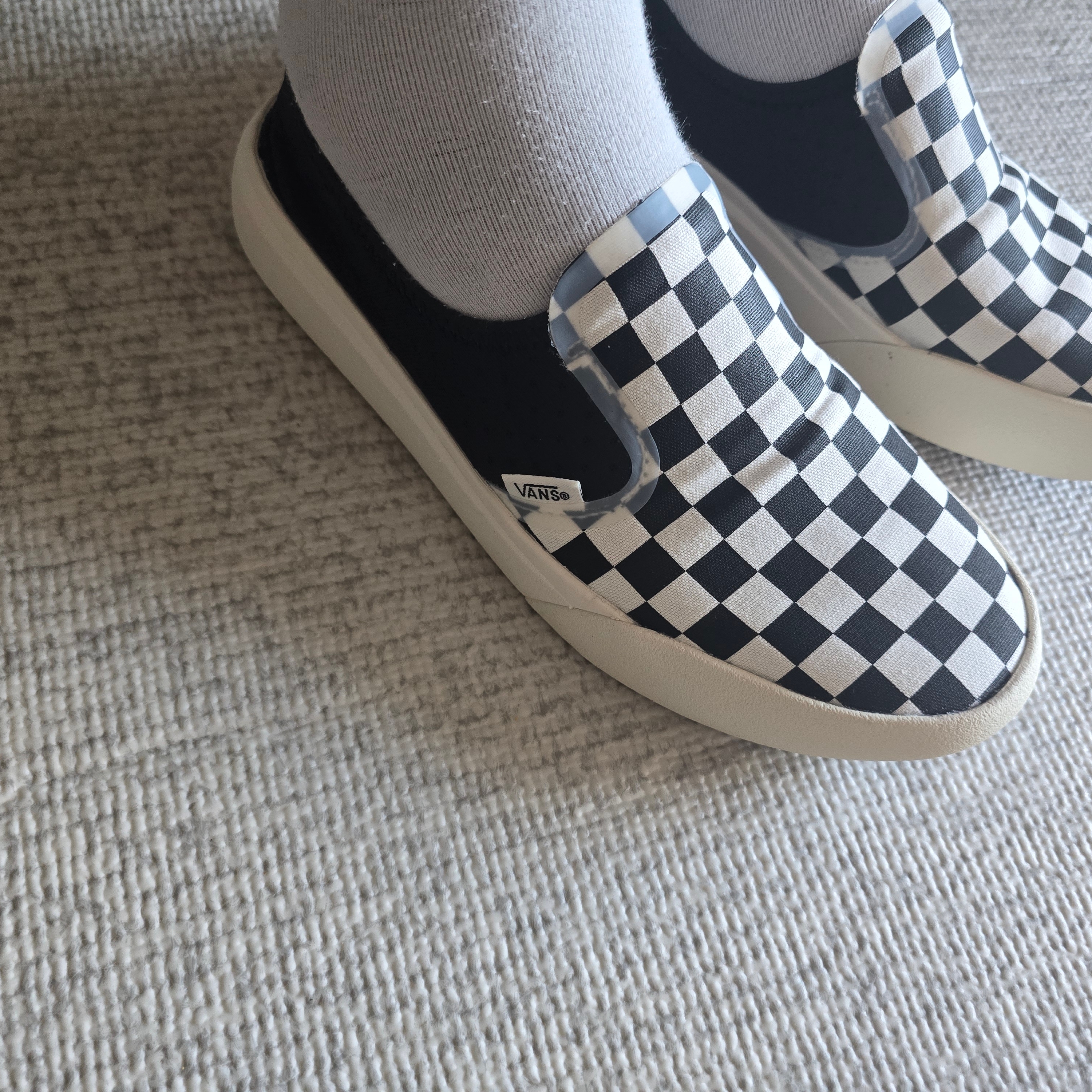 Vans Checkerboard Comfycush One Black 착용 스타일 - 1