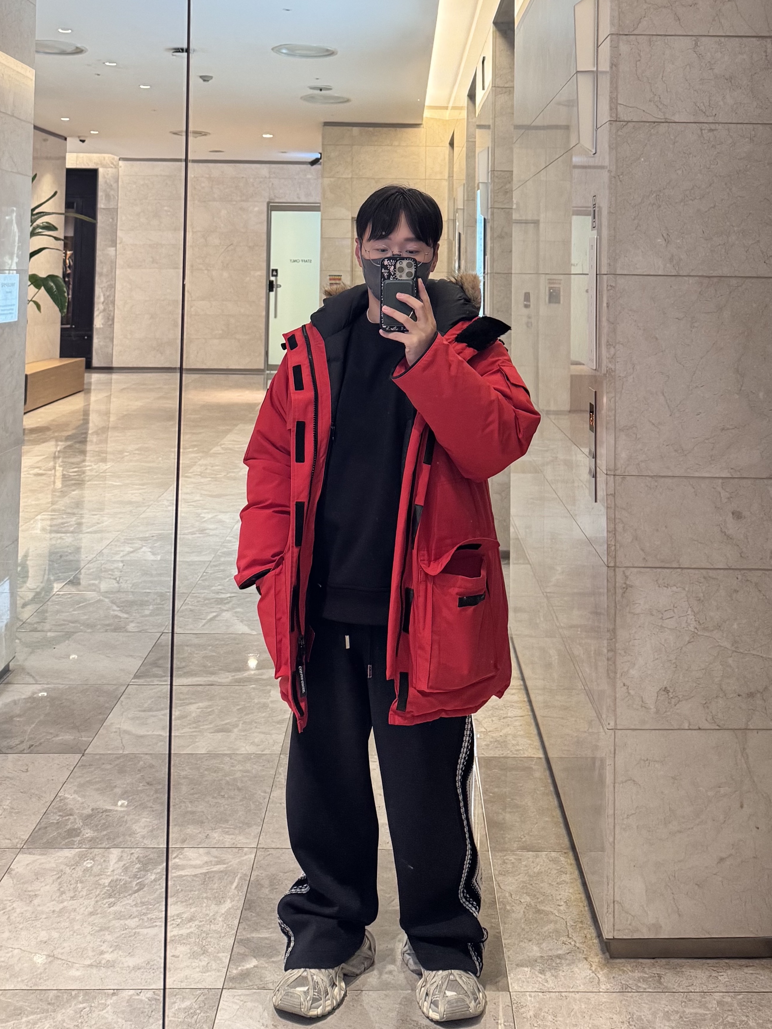Wooyoungmi 3D Flower Back Logo Sweatshirt Navy - 24FW, Canada Goose Expedition Parka Fortune Red 착용 스타일 - 1