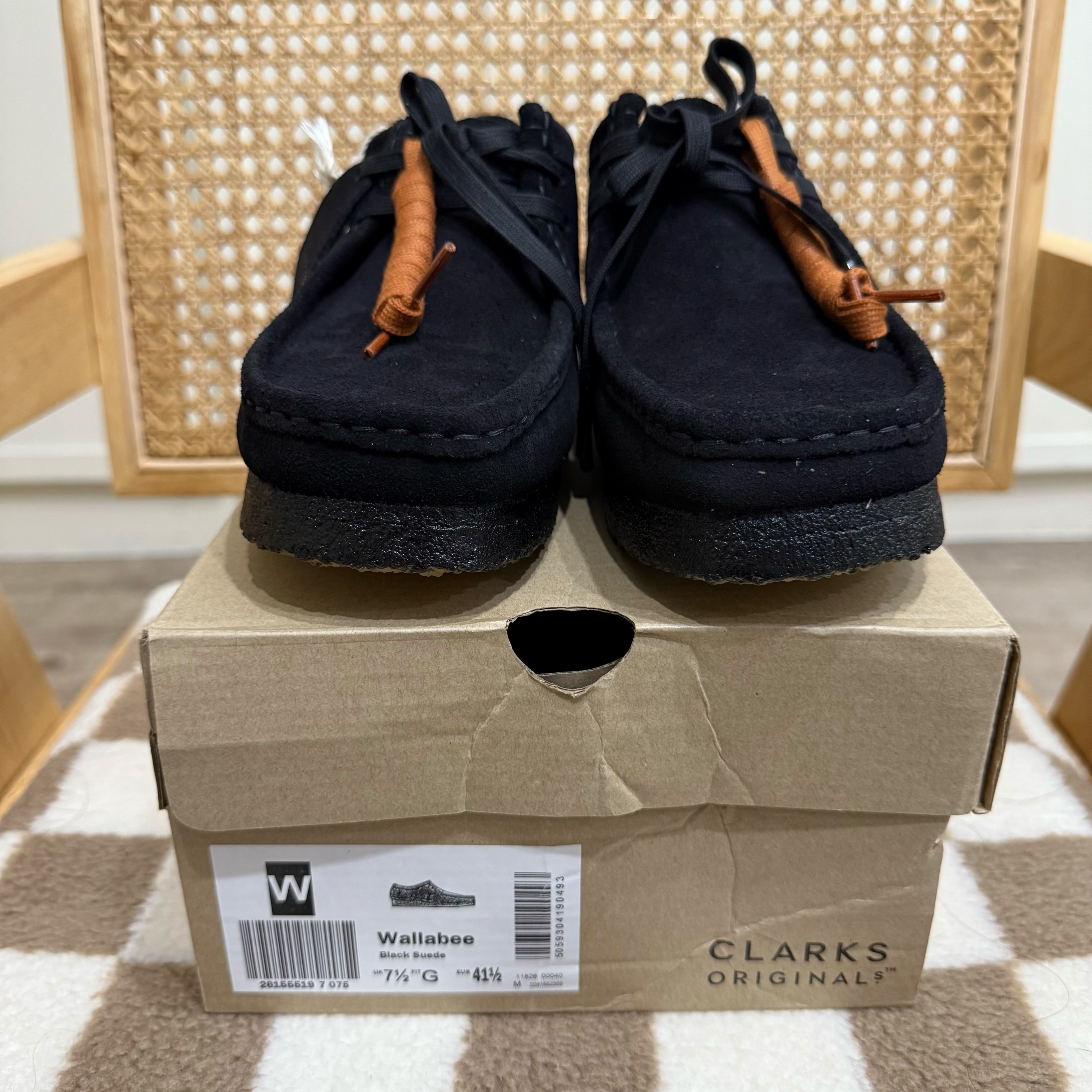 Clarks Wallabee Black Suede 착용 스타일 - 2