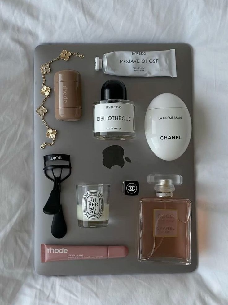 (W) Van Cleef & Arpels Vintage Alhambra Bracelet 5 Motifs Yellow Gold, Byredo Mojave Ghost Hand Cream 30ml 착용 스타일 - 1