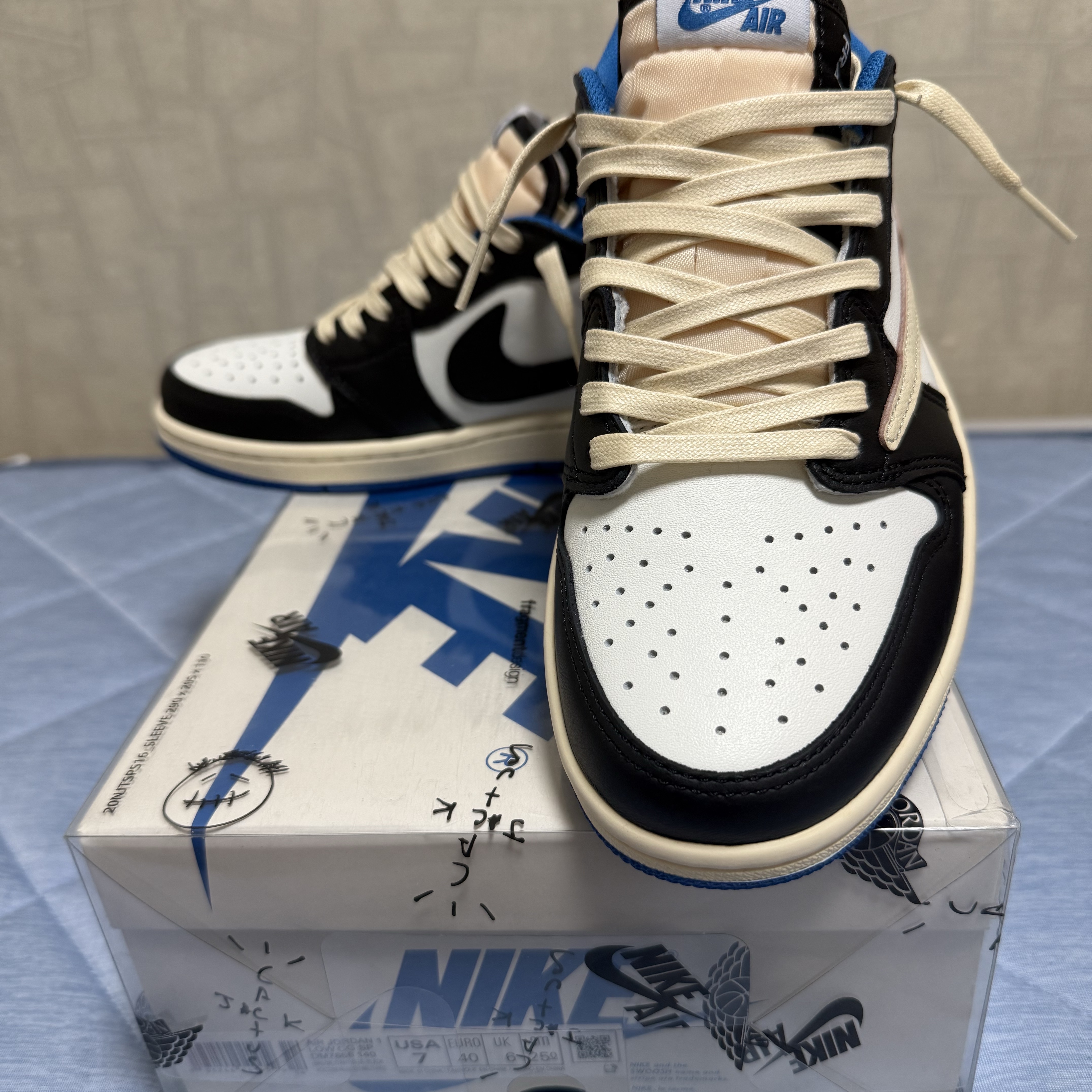 Jordan 1 x Travis Scott x Fragment Retro Low OG SP Military Blue 착용 스타일