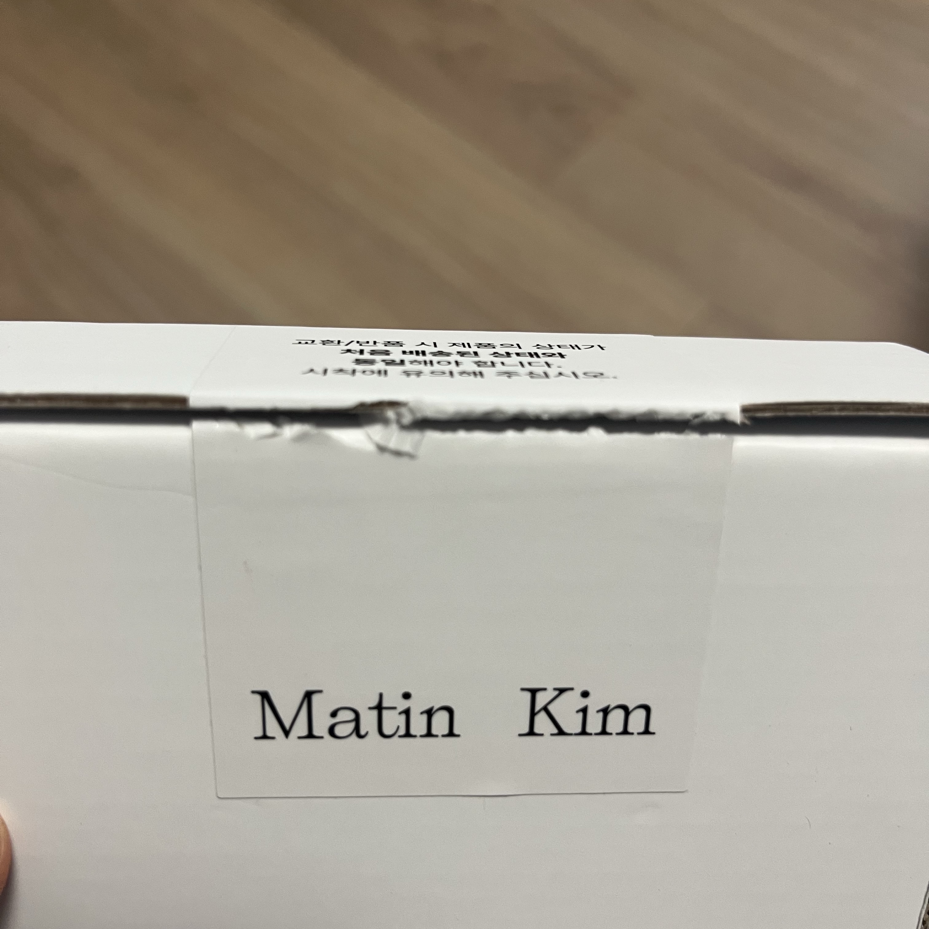 Matin Kim Vintage Card Wallet Silver 착용 스타일
