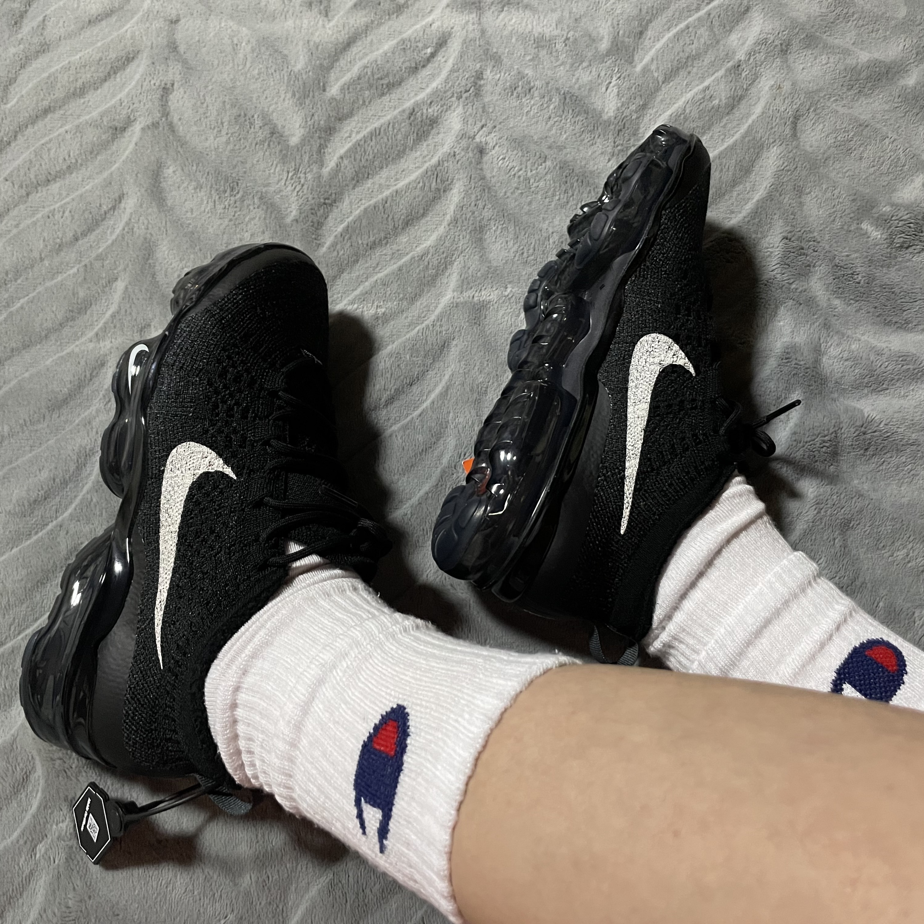 (W) Nike Air Vapormax 2023 Flyknit Anthracite 착용 스타일 - 1