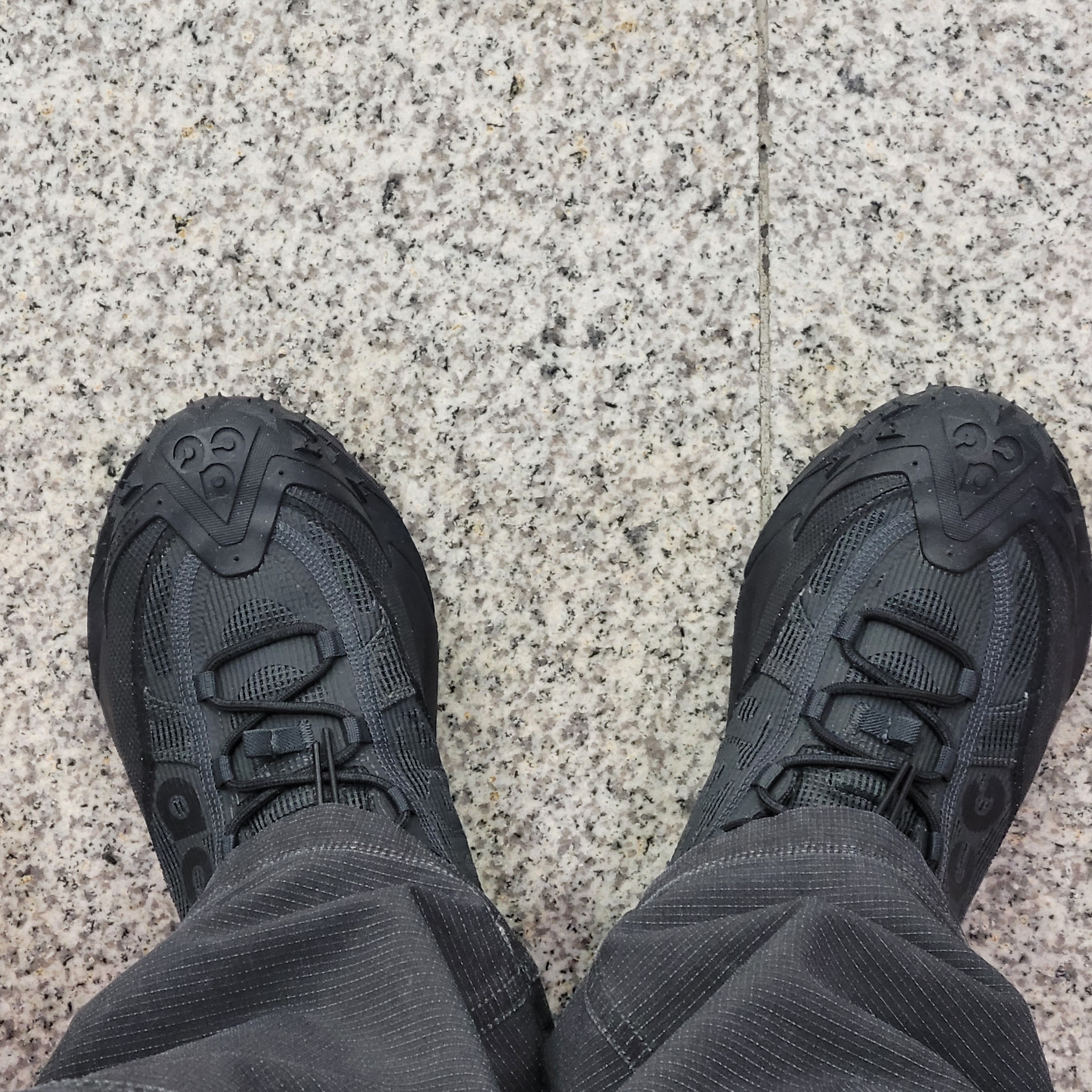 Nike ACG Mountain Fly 2 Low Gore-Tex Black and Dark Smoke Grey 착용 스타일