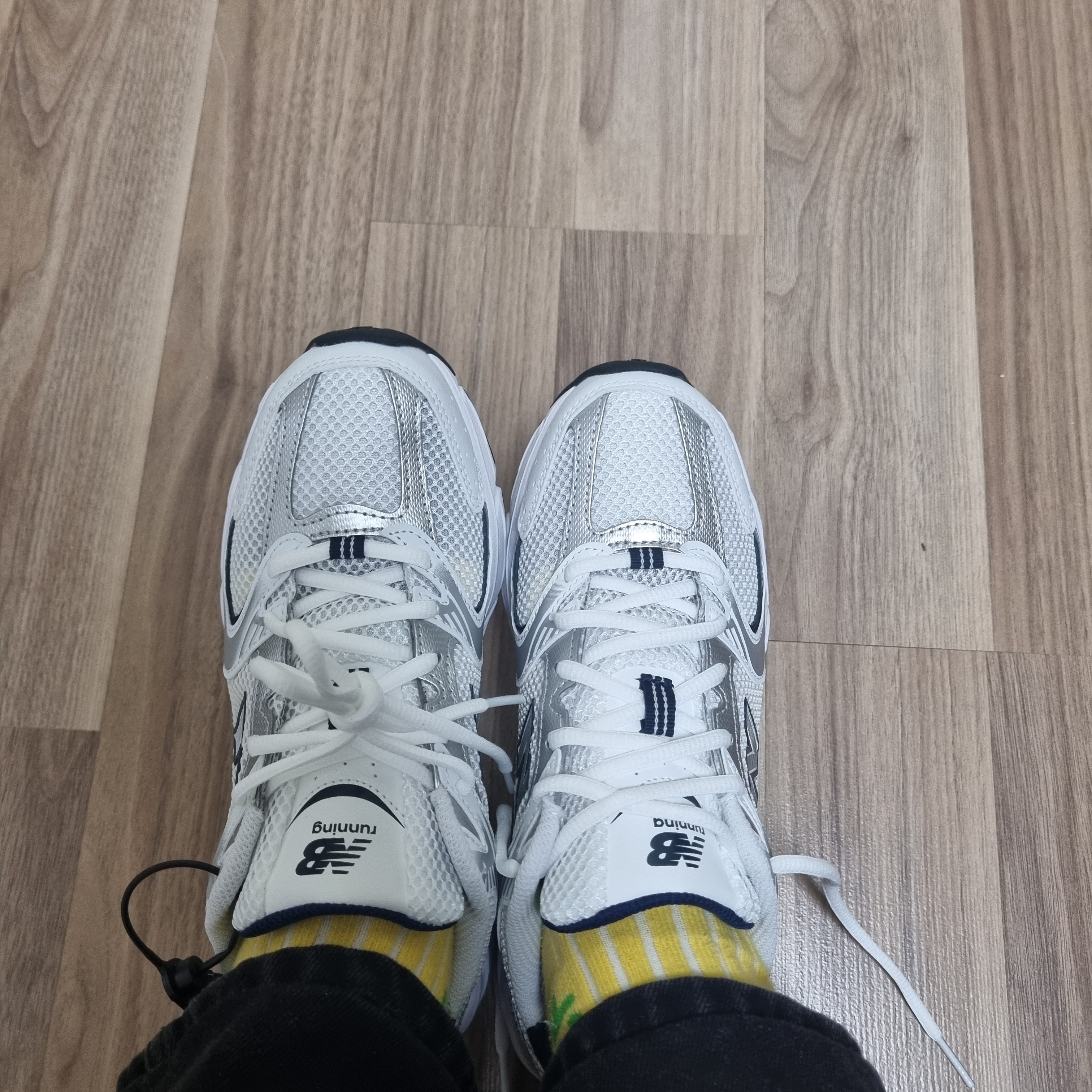 New Balance 530 White 착용 스타일 - 2