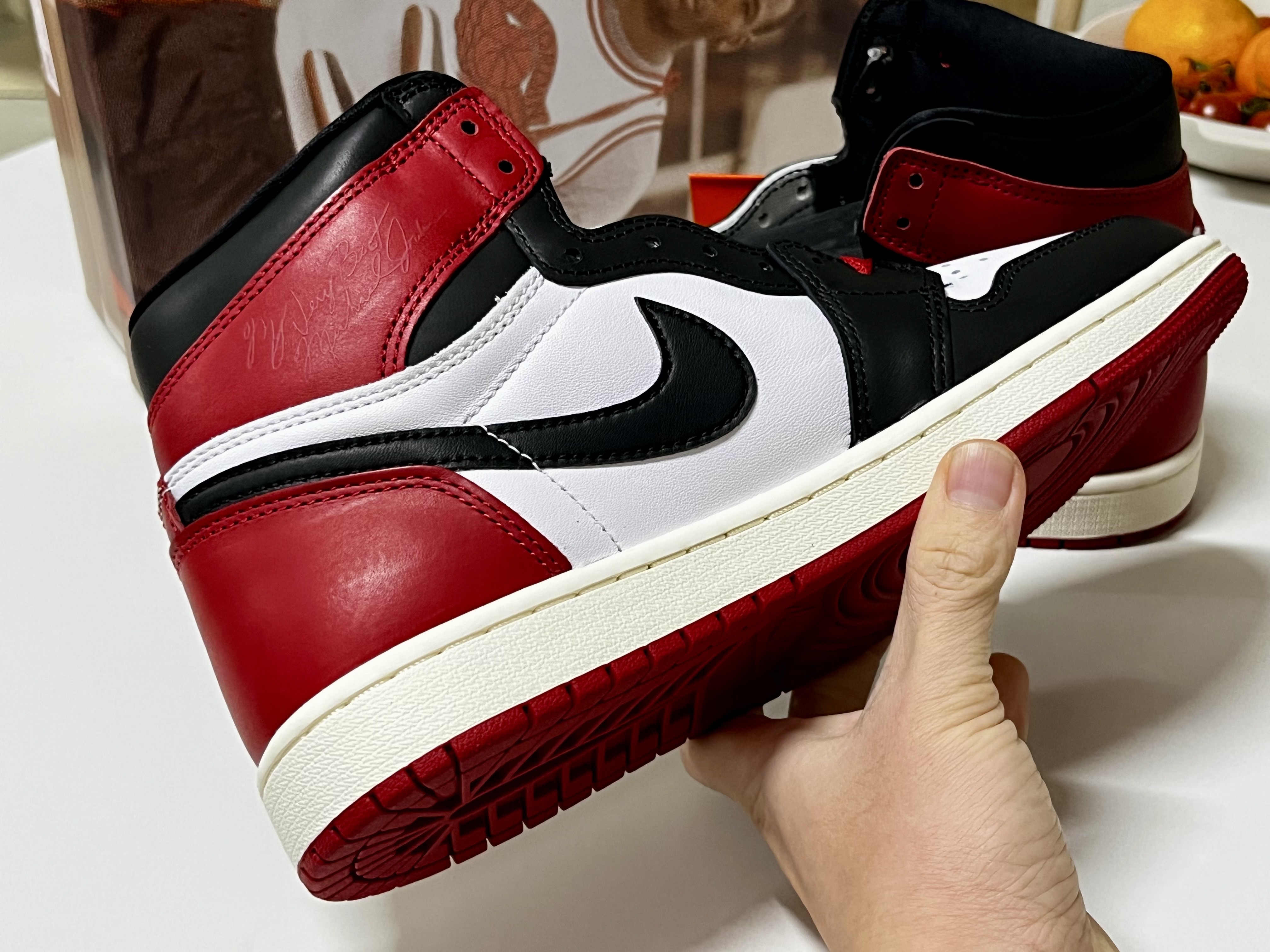 Jordan 1 Retro High OG Black Toe, Jordan 1 Retro High OG University Blue 착용 스타일 - 4