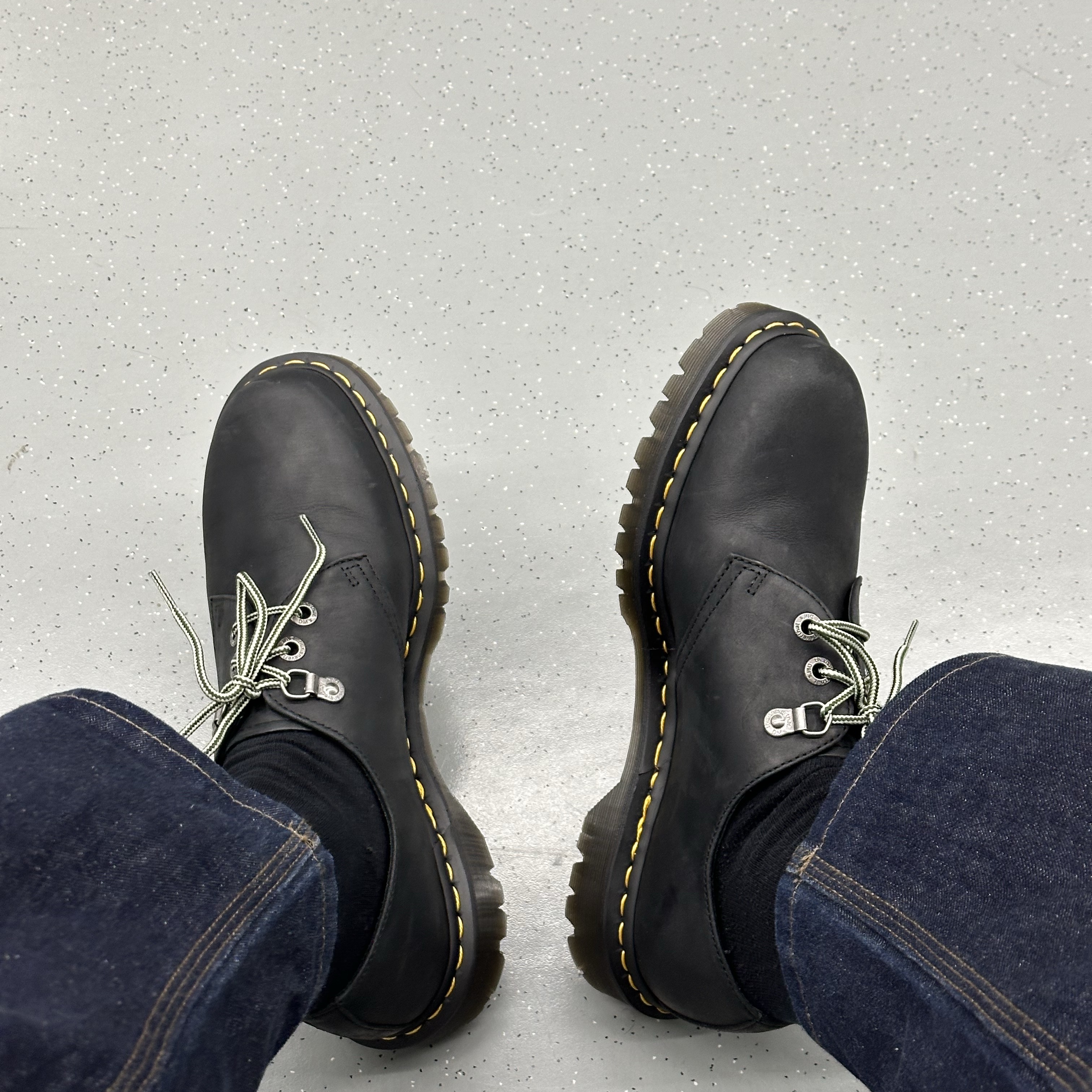Dr. Martens x Thisisneverthat 1461 Waxed Full Grain Black 착용 스타일 - 1