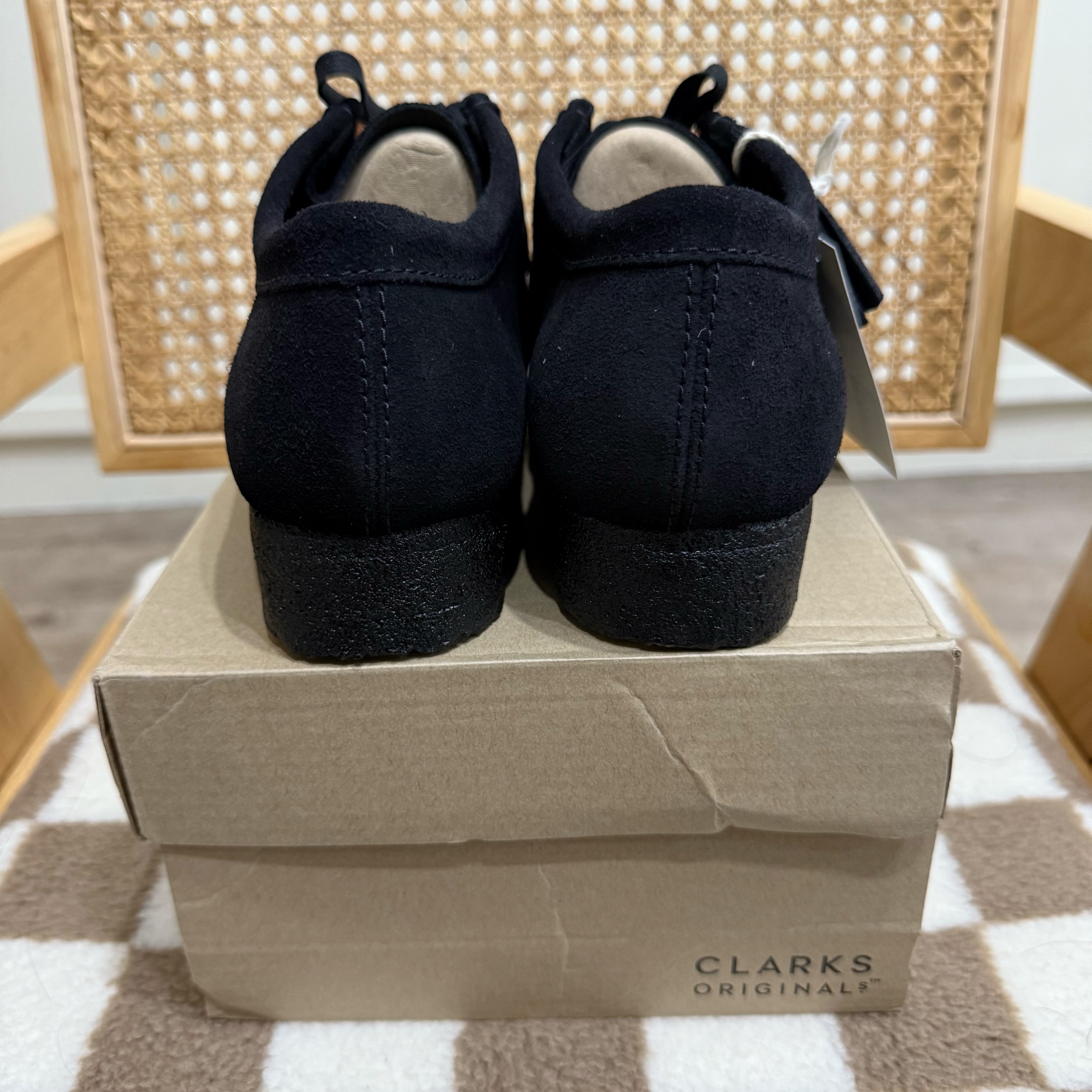 Clarks Wallabee Black Suede 착용 스타일 - 3