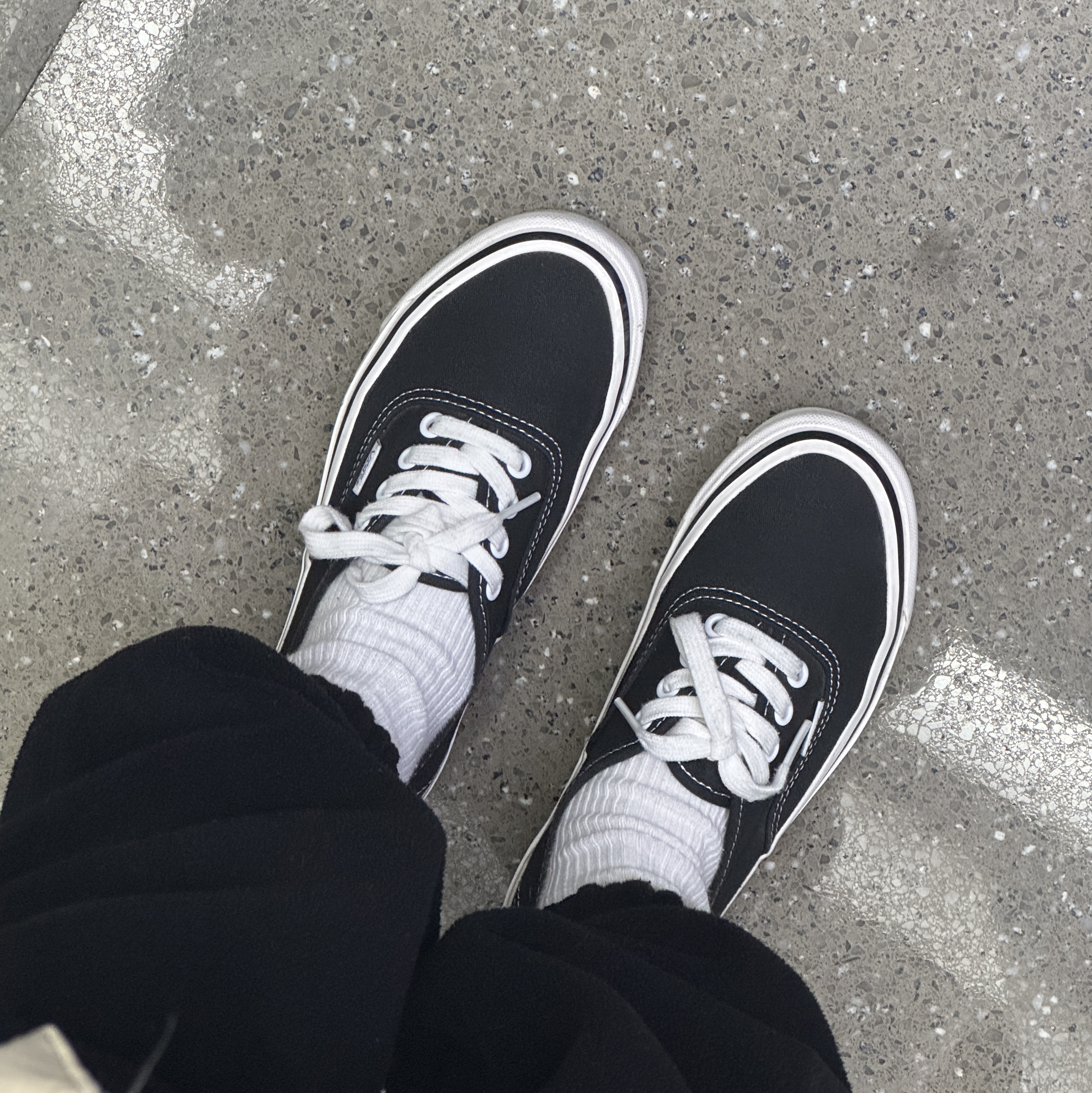 Vans Authentic 44 DX Anaheim Factory Black 착용 스타일