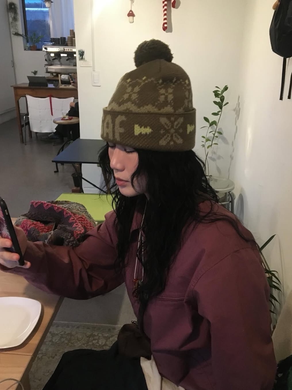 Safarispot  S.T.C SAF POM BEANIE KHAKI, Safarispot  S.T.C SAF POM BEANIE BLACK 착용 스타일