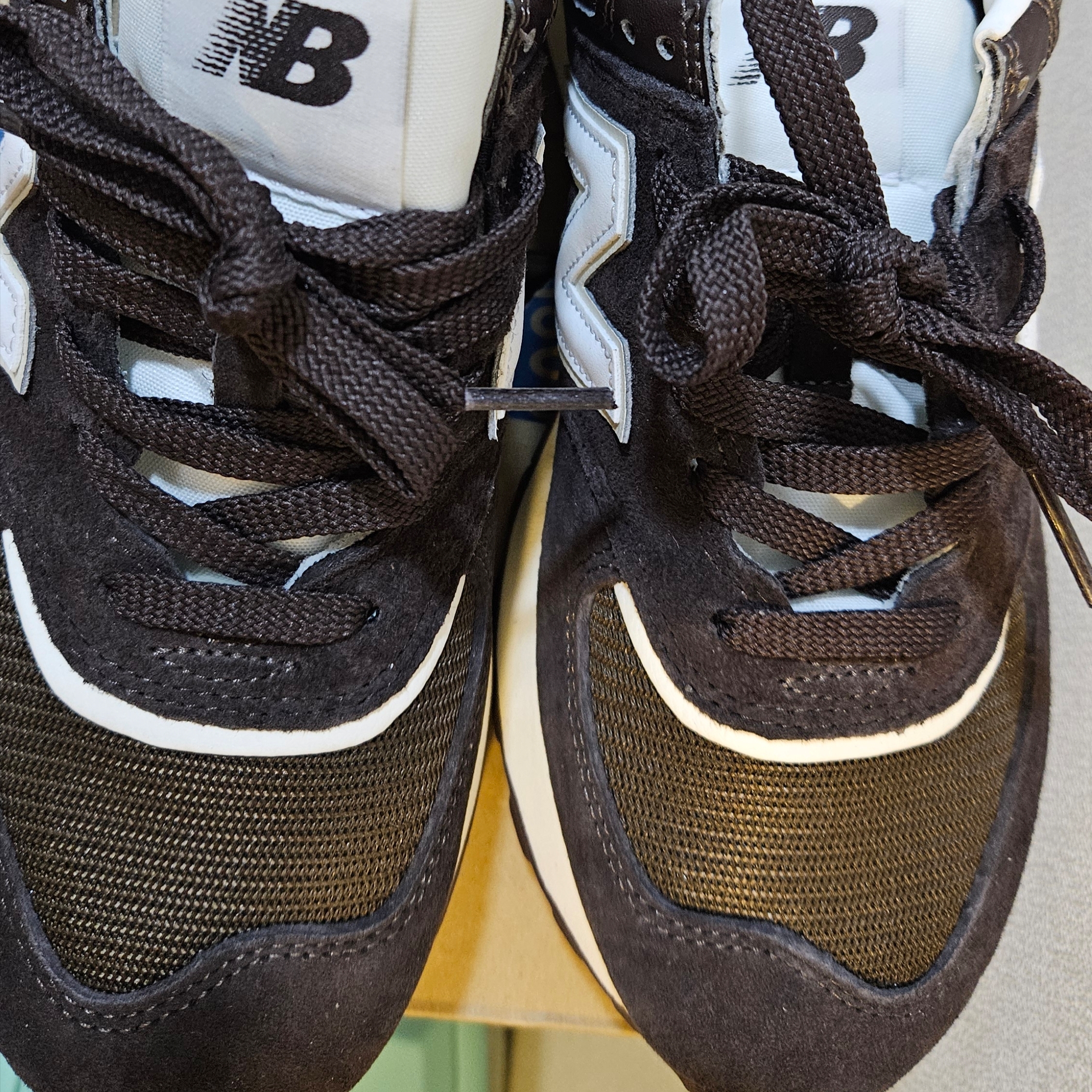 New Balance 574 Legacy Brown 착용 스타일
