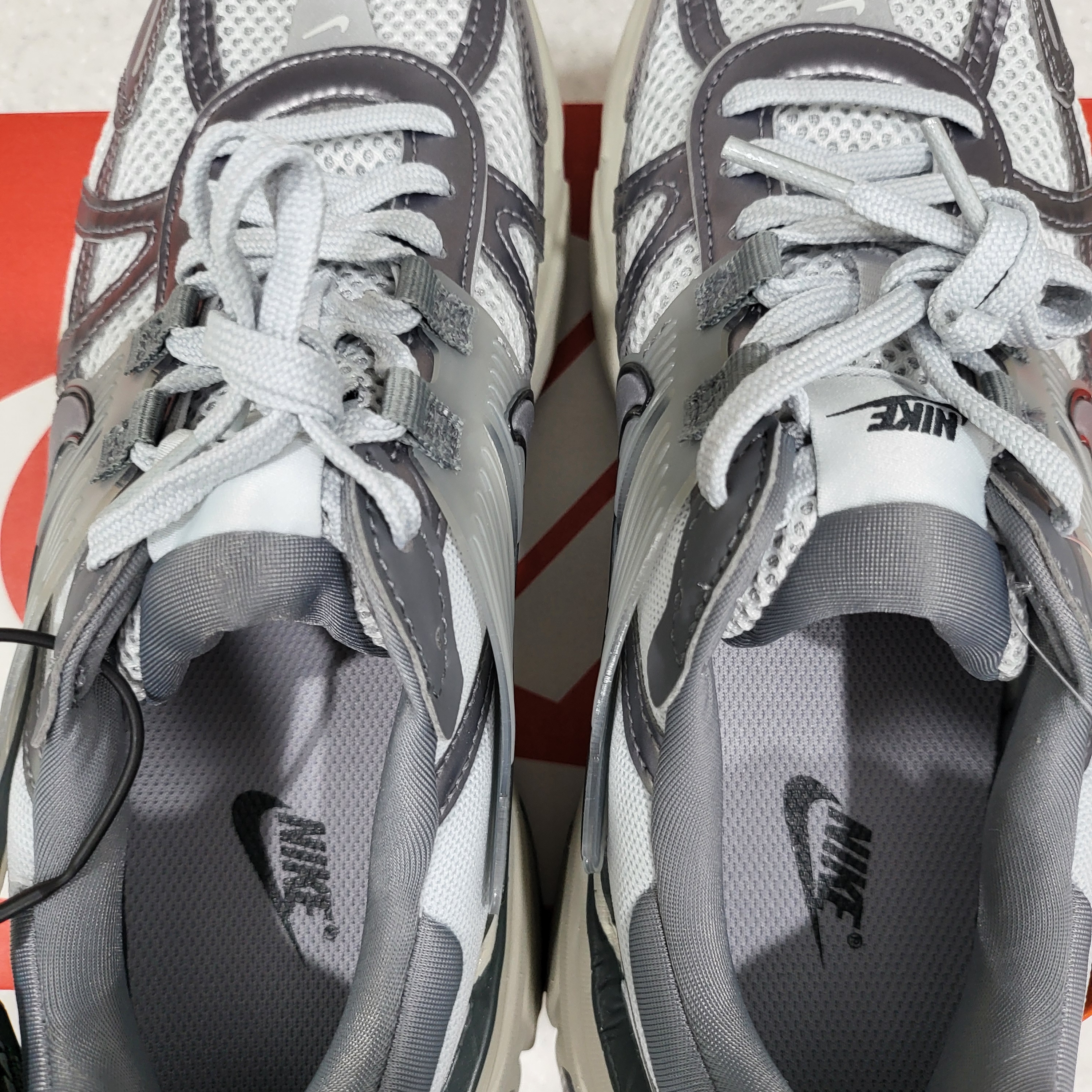 Nike V2K Run Pure Platinum Wolf Grey 착용 스타일