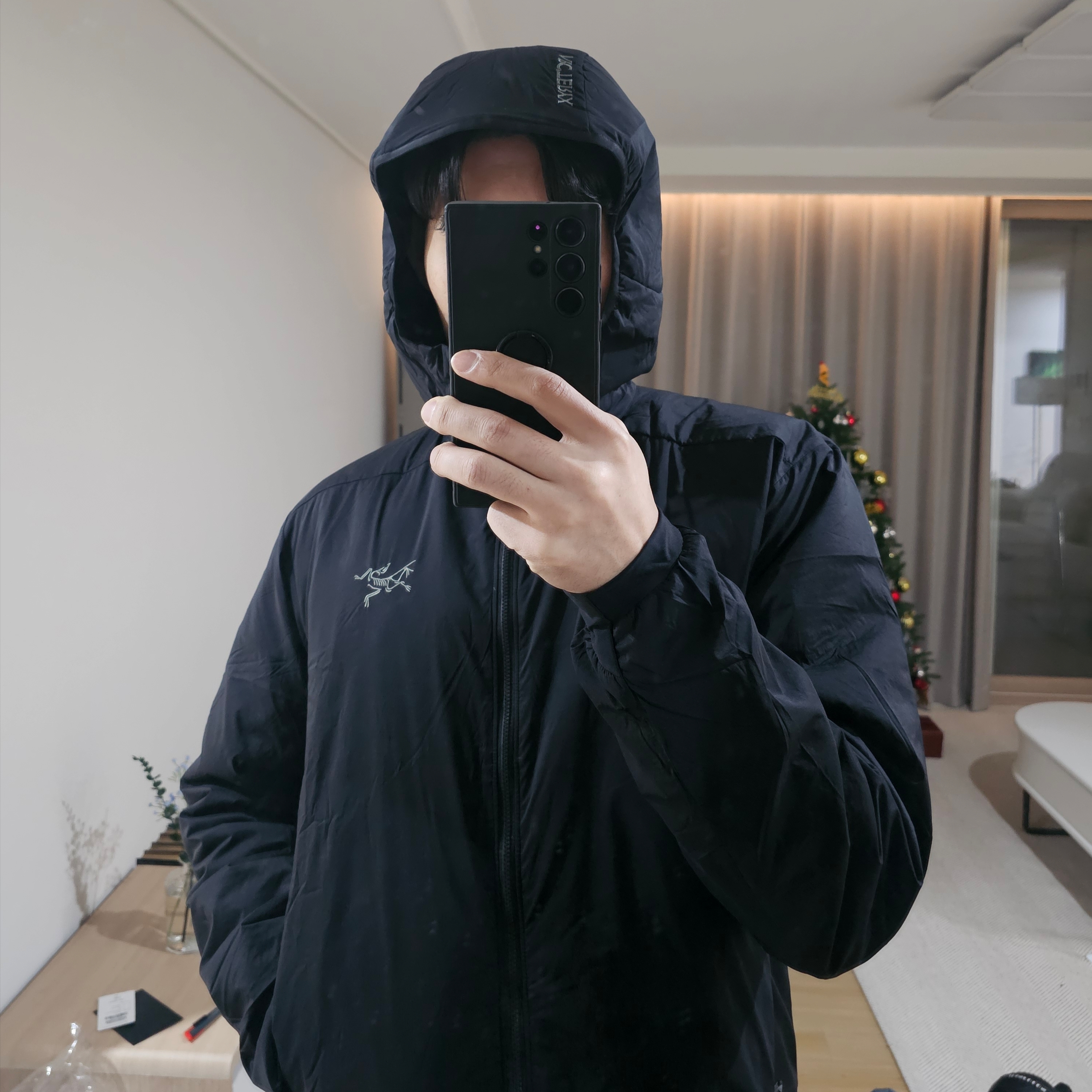 Arc'teryx Atom Hoody Black 착용 스타일